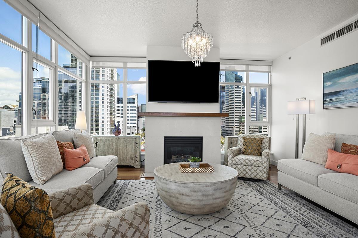 Detail Gallery Image 2 of 61 For 1199  Pacific Hwy  1002, San Diego,  CA 92101 - 2 Beds | 2 Baths