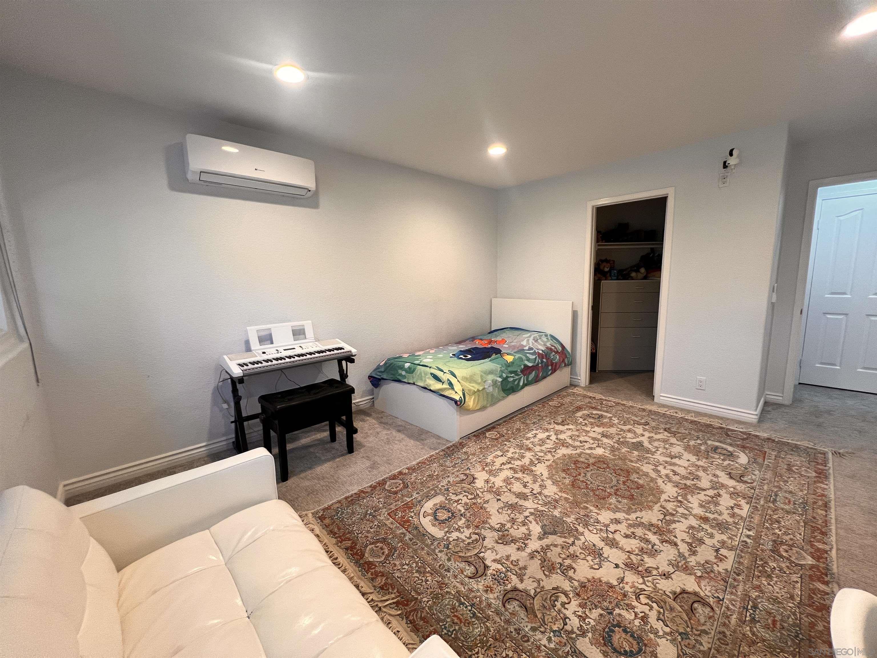 Detail Gallery Image 13 of 26 For 11491  Cypress Canyon Park Dr, San Diego,  CA 92131 - 5 Beds | 3 Baths