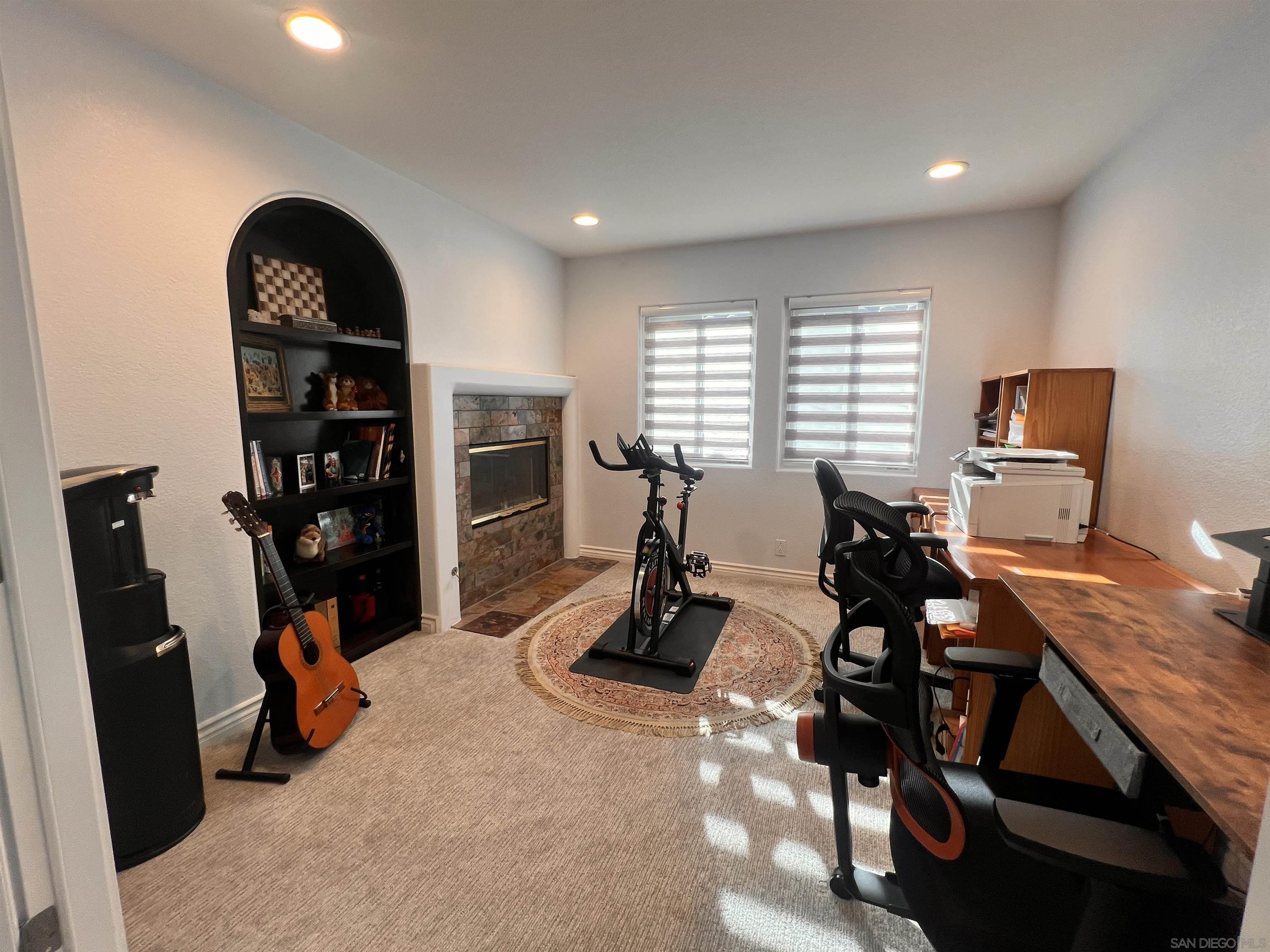 Detail Gallery Image 15 of 26 For 11491  Cypress Canyon Park Dr, San Diego,  CA 92131 - 5 Beds | 3 Baths