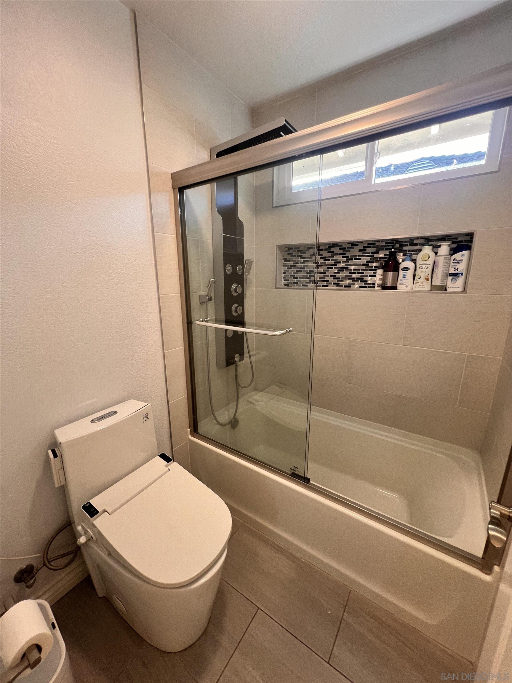 Detail Gallery Image 7 of 26 For 11491  Cypress Canyon Park Dr, San Diego,  CA 92131 - 5 Beds | 3 Baths