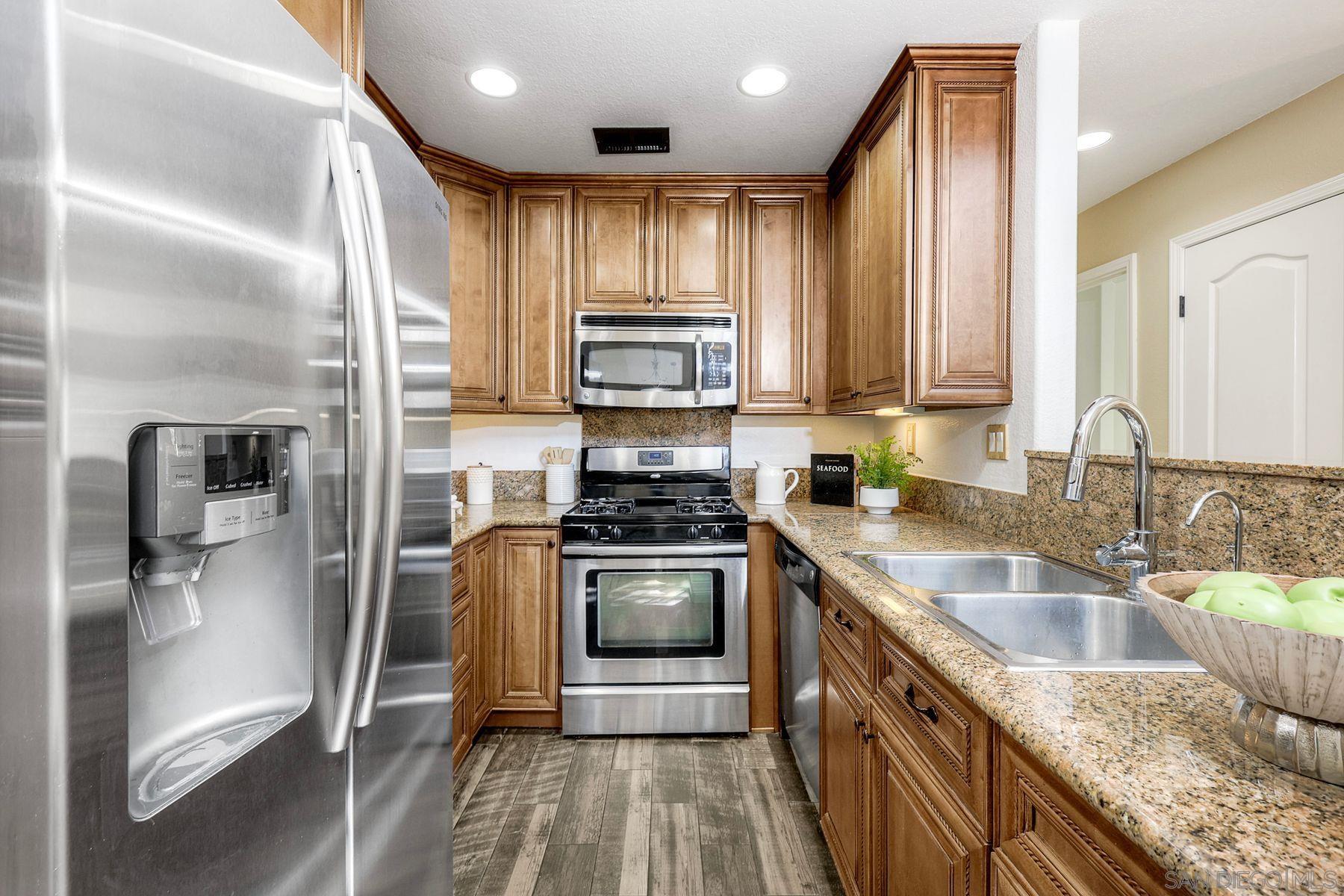 Detail Gallery Image 13 of 39 For 11287  Provencal Pl, San Diego,  CA 92128 - 2 Beds | 2 Baths