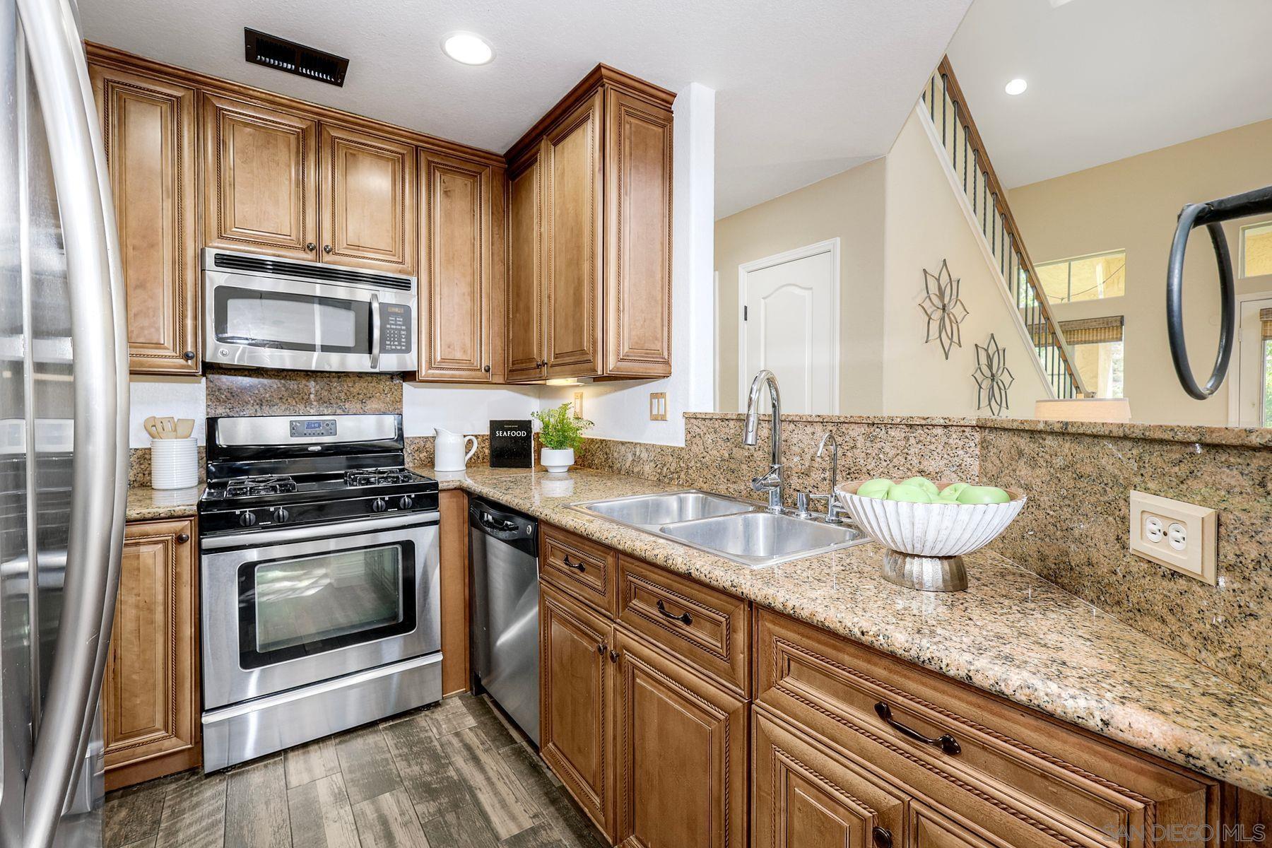 Detail Gallery Image 14 of 39 For 11287  Provencal Pl, San Diego,  CA 92128 - 2 Beds | 2 Baths