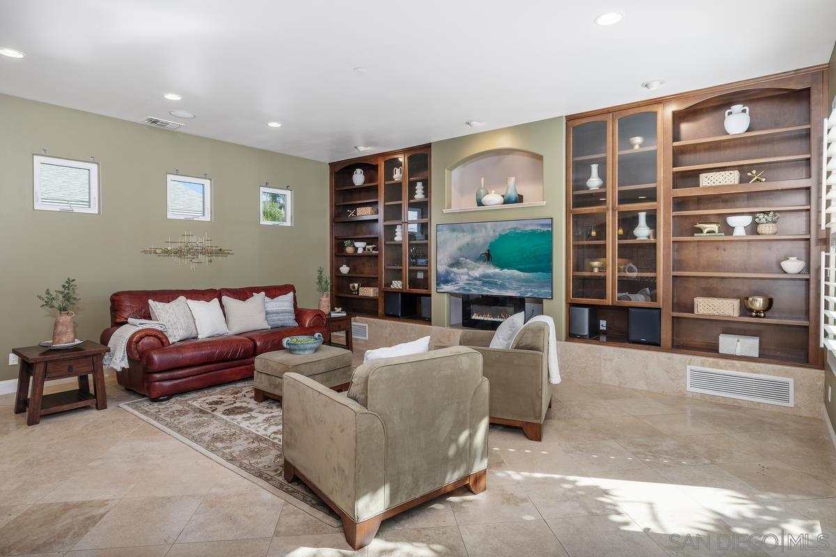 Detail Gallery Image 15 of 35 For 4495  Cather Ave, San Diego,  CA 92122 - 3 Beds | 3/1 Baths