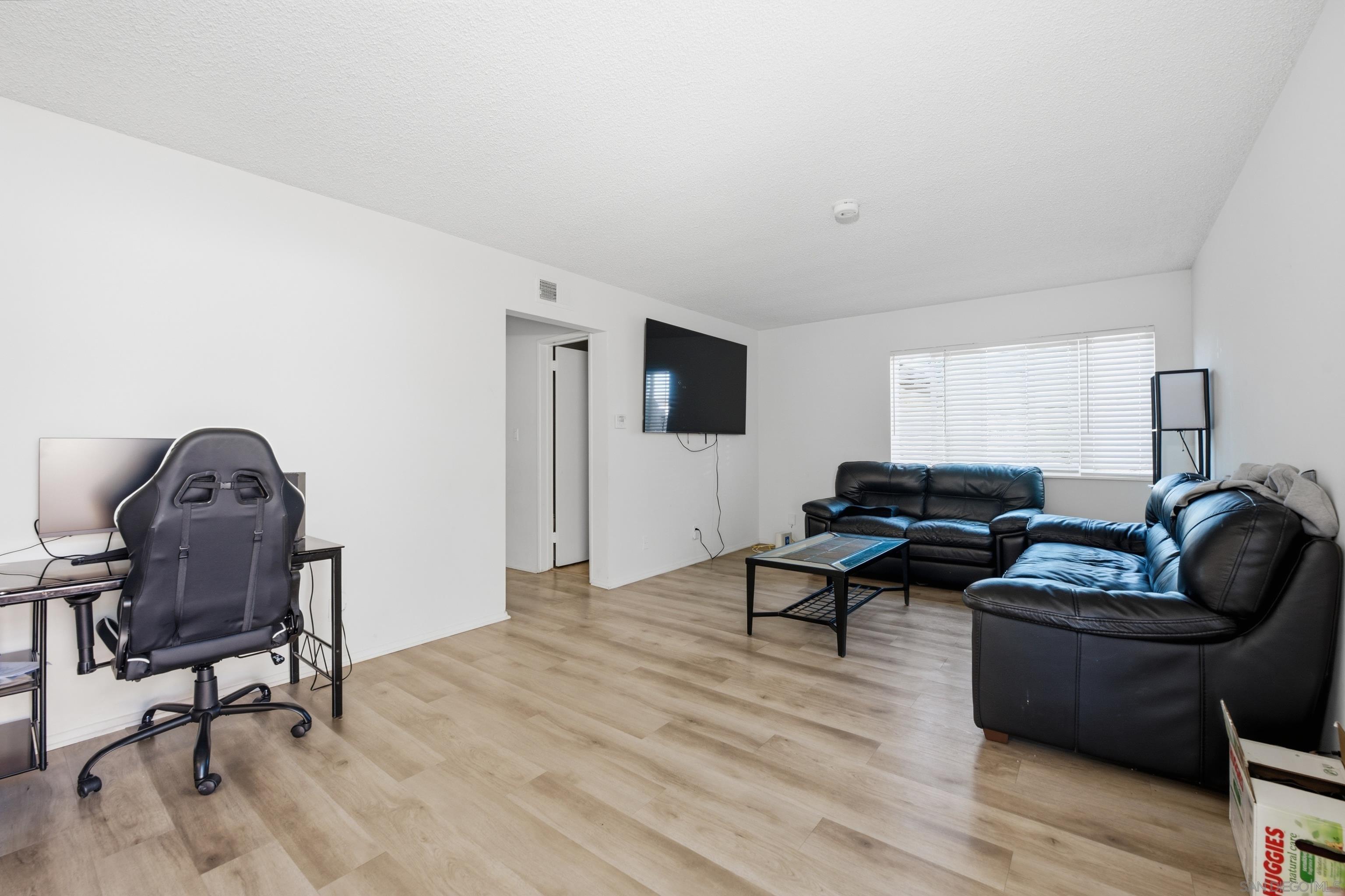 Detail Gallery Image 4 of 27 For 627-629 N Citrus Ave., Vista,  CA 92084 - – Beds | – Baths