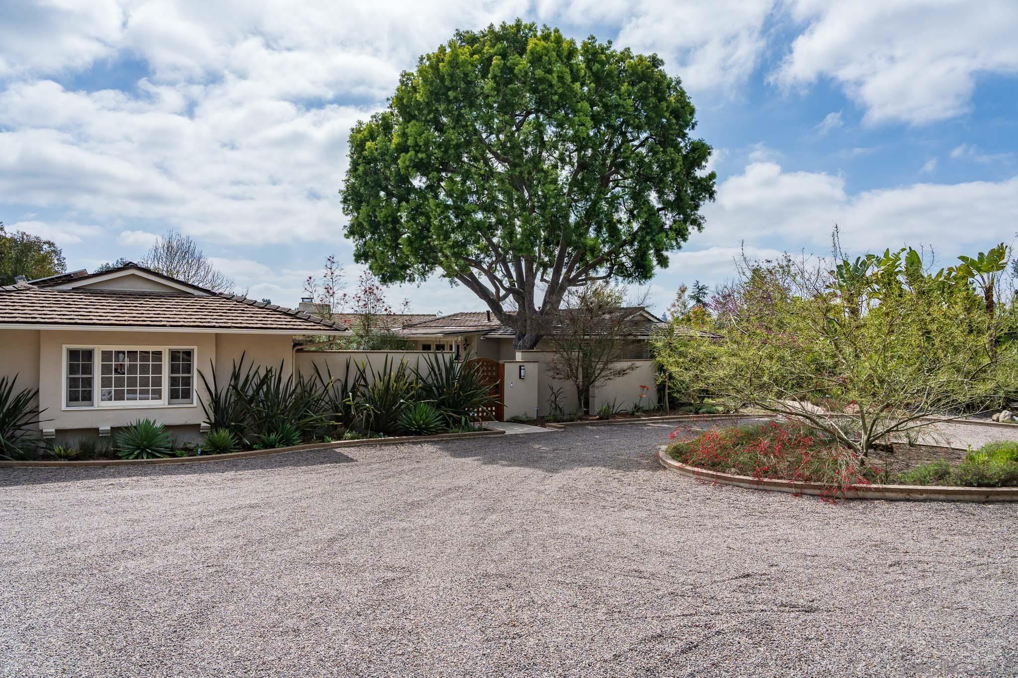 Detail Gallery Image 2 of 36 For 5725  Loma Verde Dr, Rancho Santa Fe,  CA 92067 - 5 Beds | 4/1 Baths