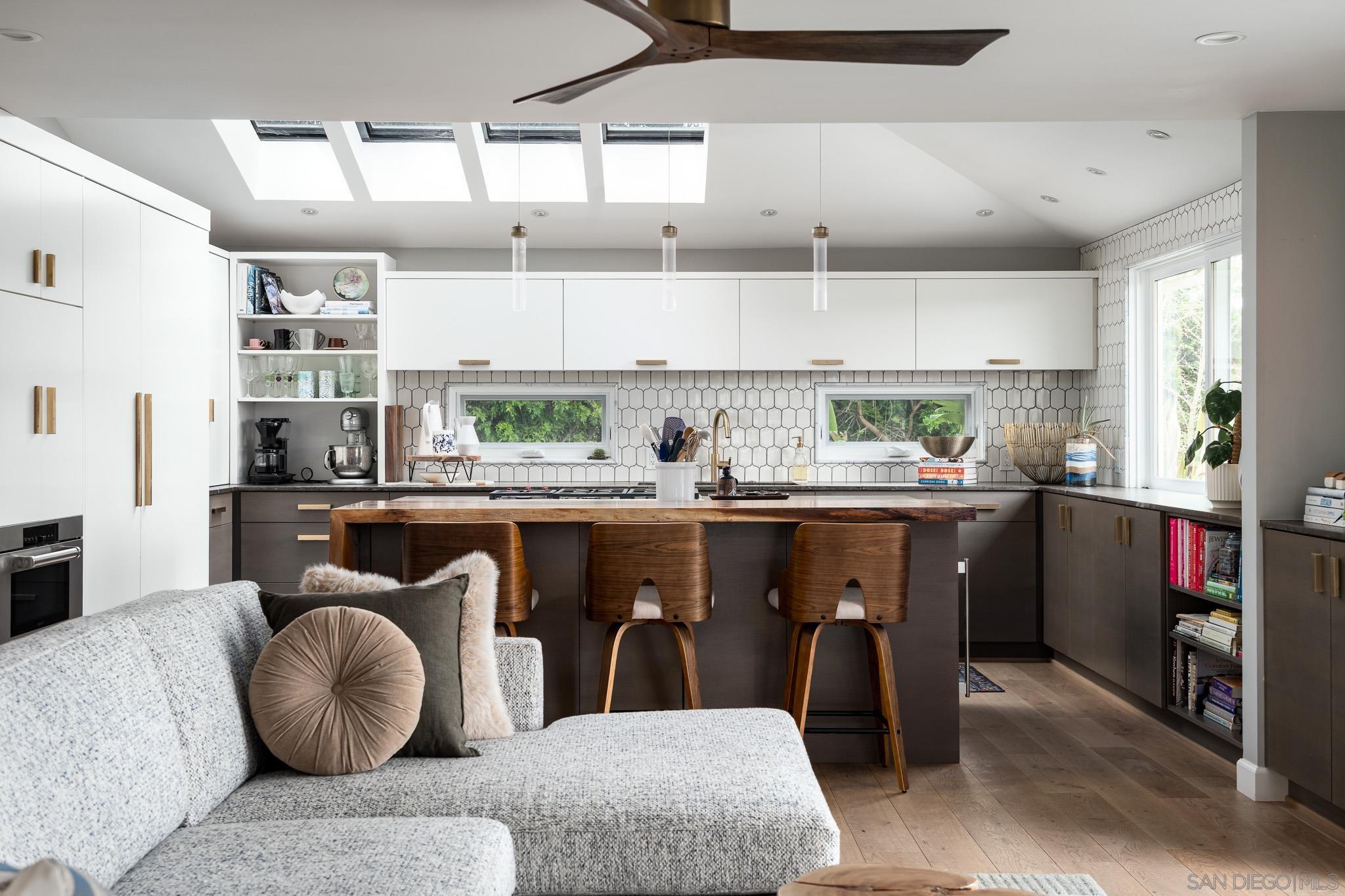 Detail Gallery Image 11 of 36 For 5725  Loma Verde Dr, Rancho Santa Fe,  CA 92067 - 5 Beds | 4/1 Baths