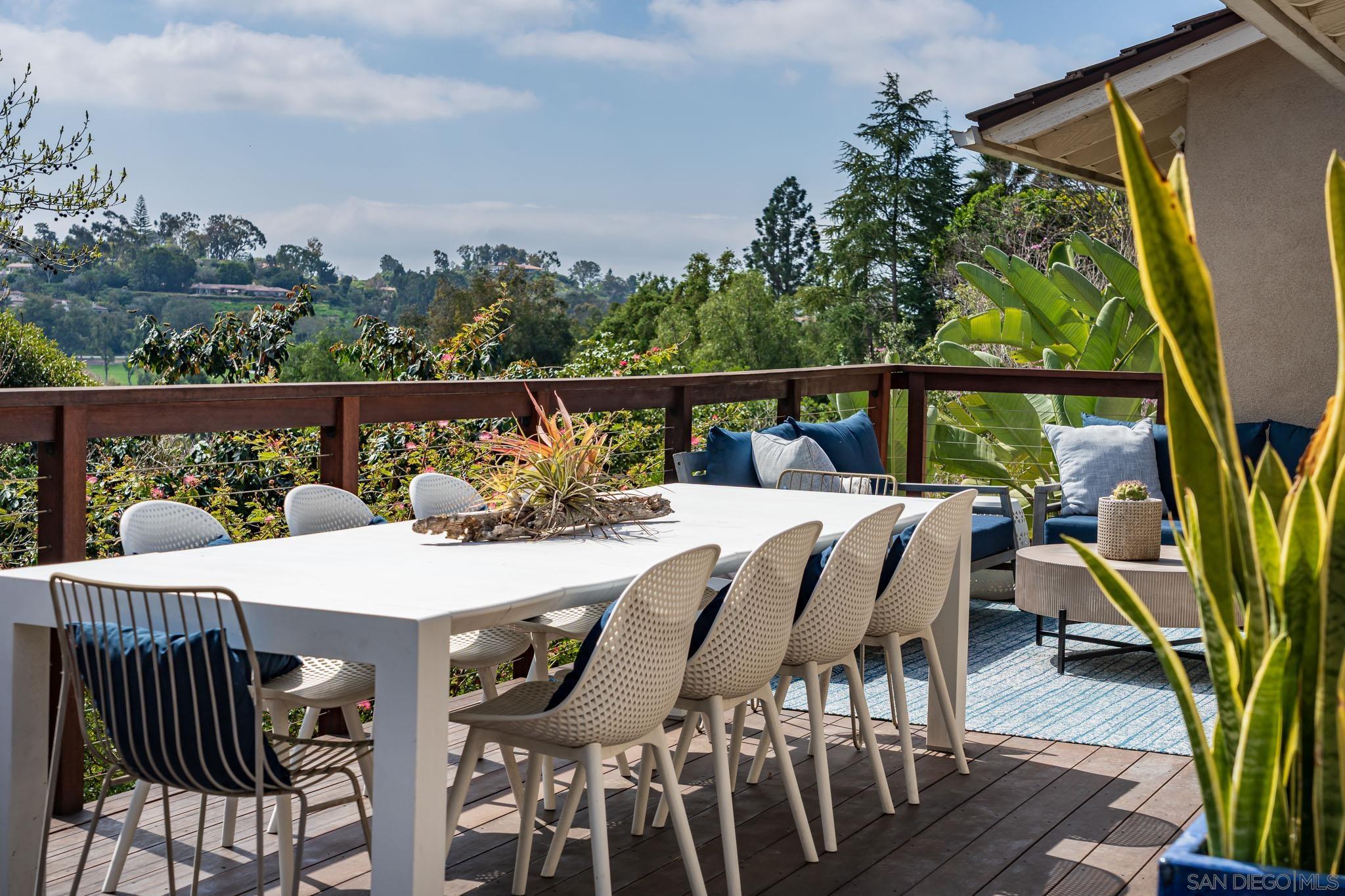 Detail Gallery Image 15 of 36 For 5725  Loma Verde Dr, Rancho Santa Fe,  CA 92067 - 5 Beds | 4/1 Baths