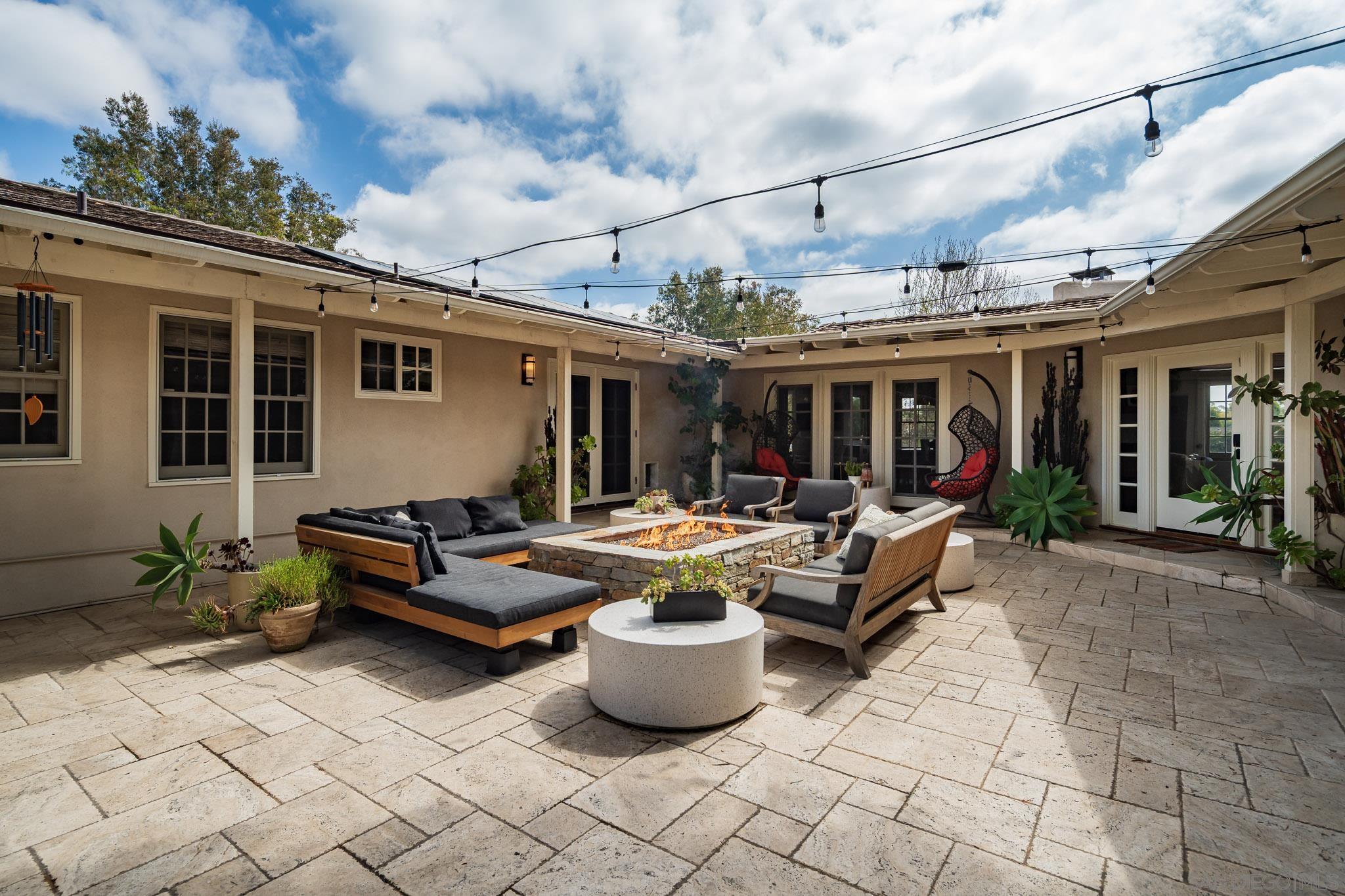 Detail Gallery Image 3 of 36 For 5725  Loma Verde Dr, Rancho Santa Fe,  CA 92067 - 5 Beds | 4/1 Baths