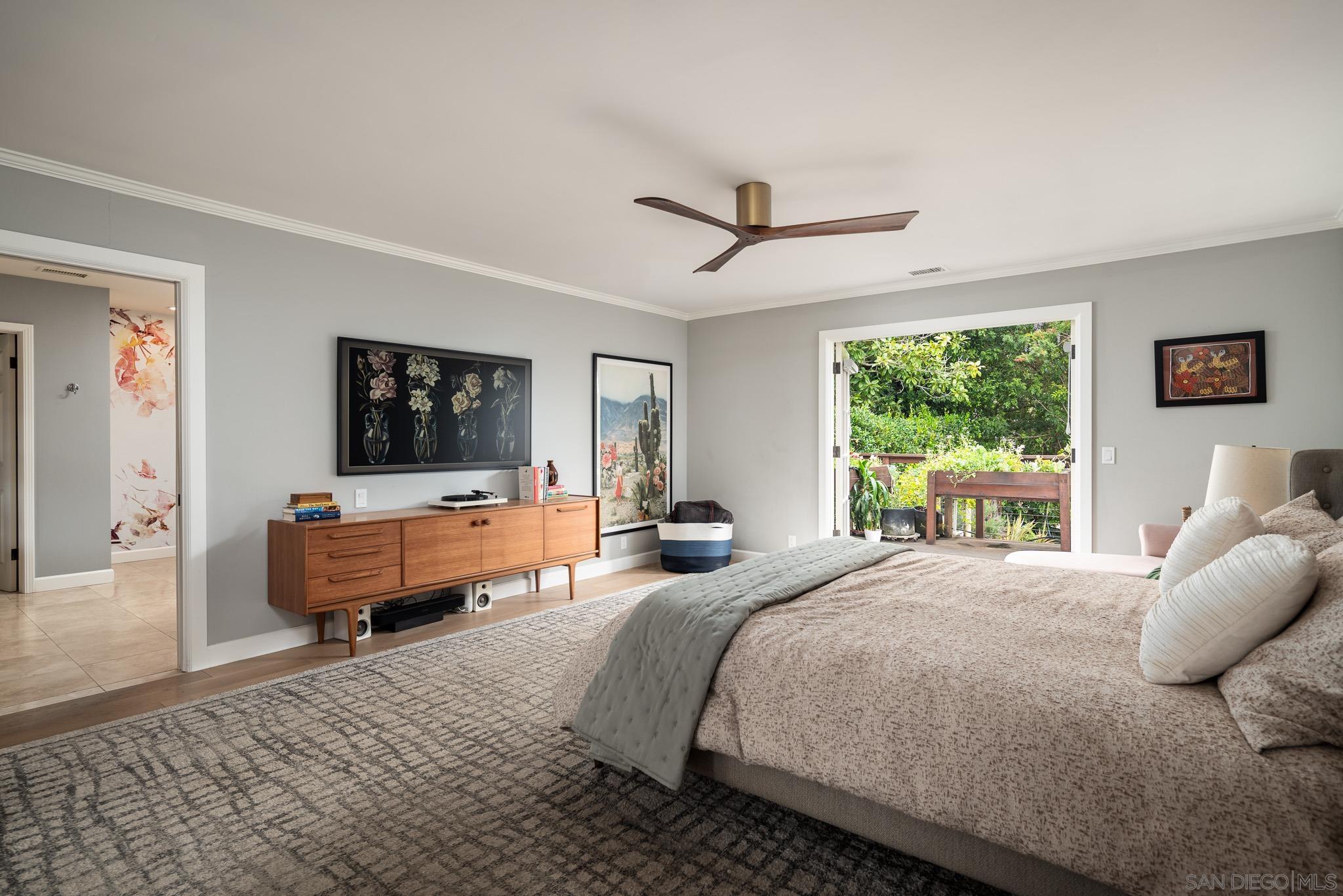 Detail Gallery Image 21 of 36 For 5725  Loma Verde Dr, Rancho Santa Fe,  CA 92067 - 5 Beds | 4/1 Baths