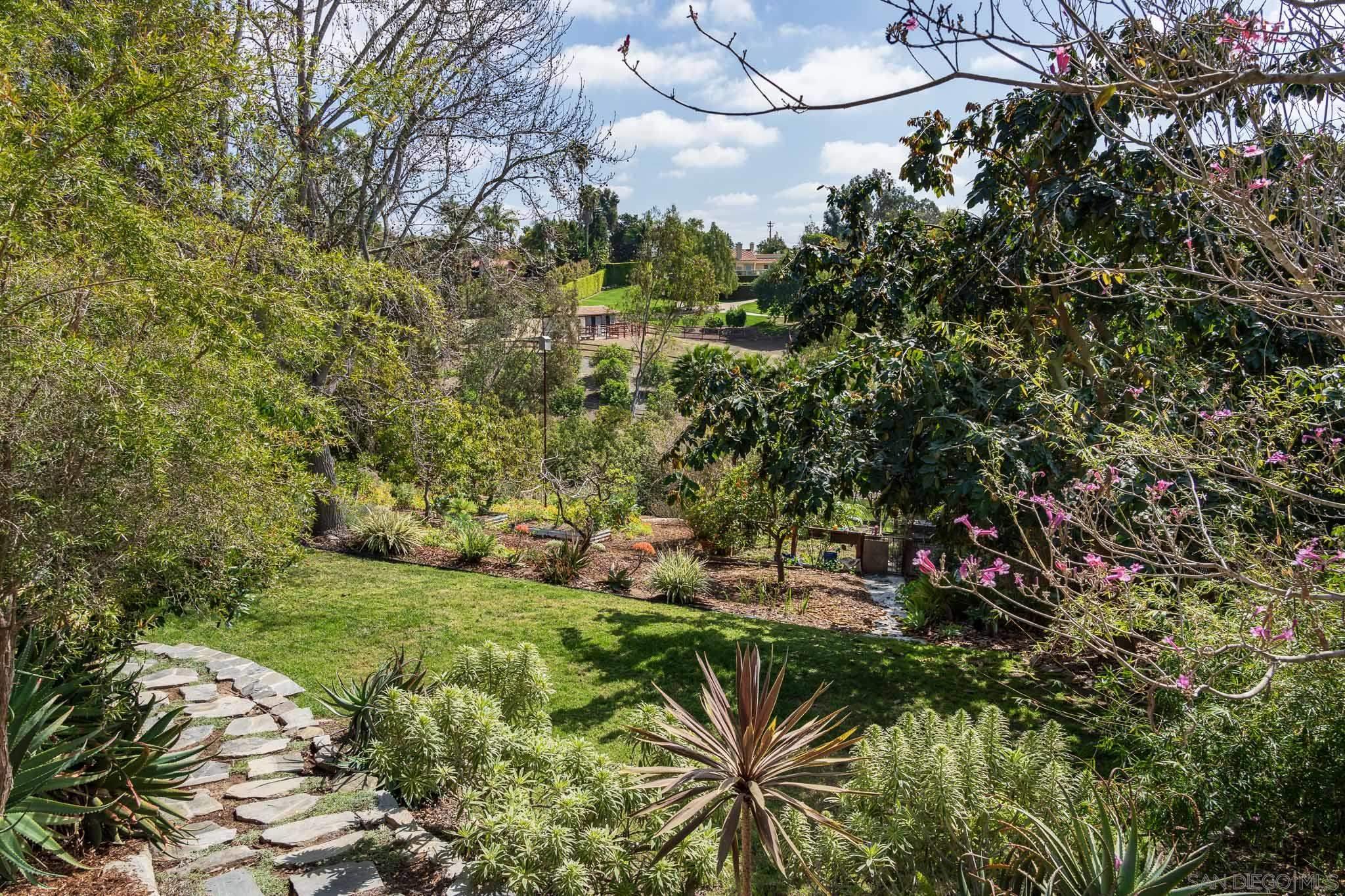 Detail Gallery Image 32 of 36 For 5725  Loma Verde Dr, Rancho Santa Fe,  CA 92067 - 5 Beds | 4/1 Baths