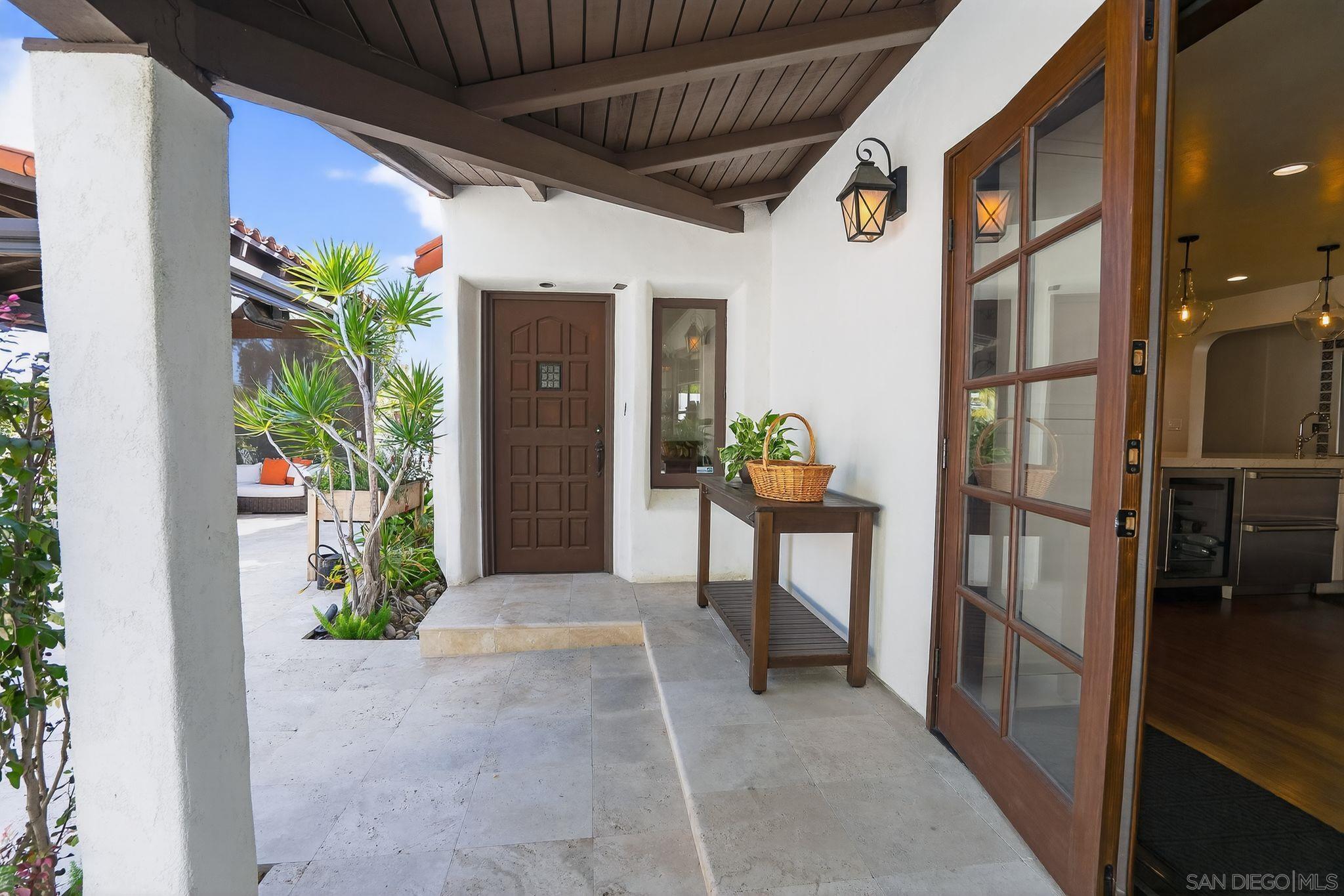 Detail Gallery Image 6 of 66 For 4253  Alder Drive, San Diego,  CA 92116 - 3 Beds | 3/1 Baths