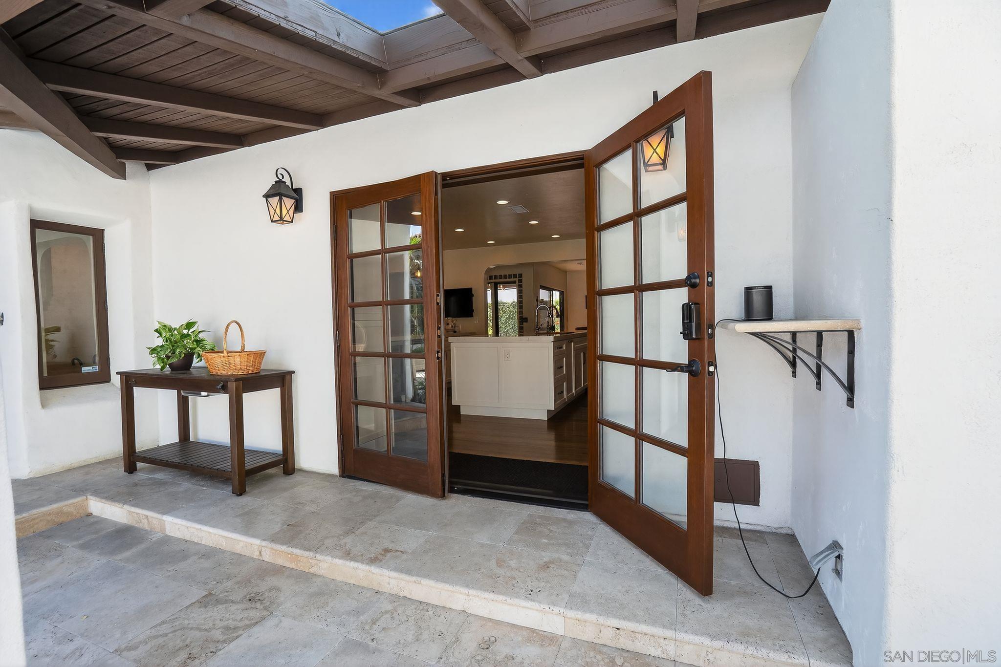 Detail Gallery Image 7 of 66 For 4253  Alder Drive, San Diego,  CA 92116 - 3 Beds | 3/1 Baths