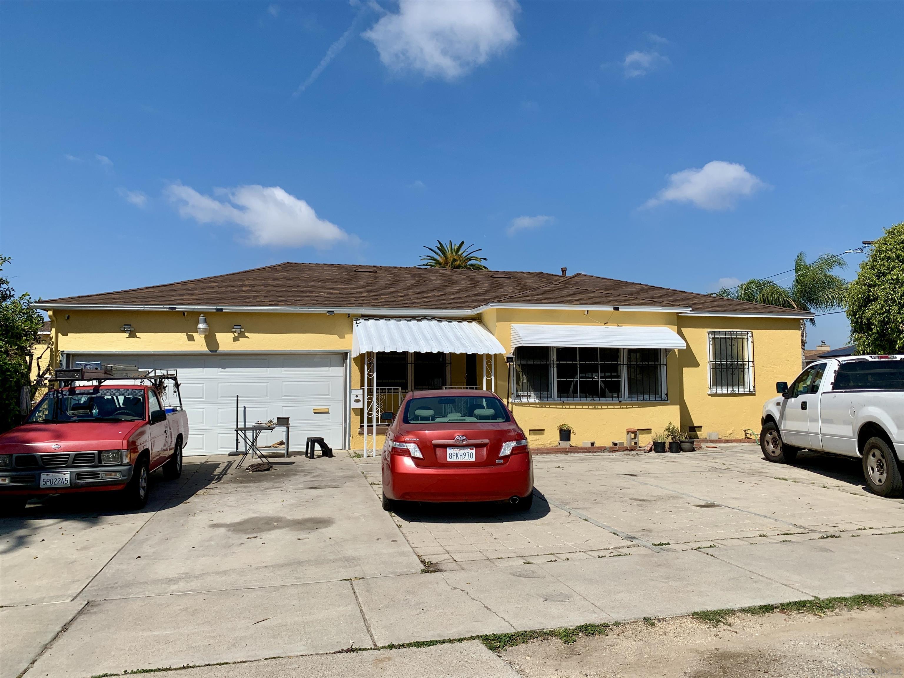 Detail Gallery Image 2 of 23 For 445  J St, Chula Vista,  CA 91910 - 3 Beds | 1 Baths