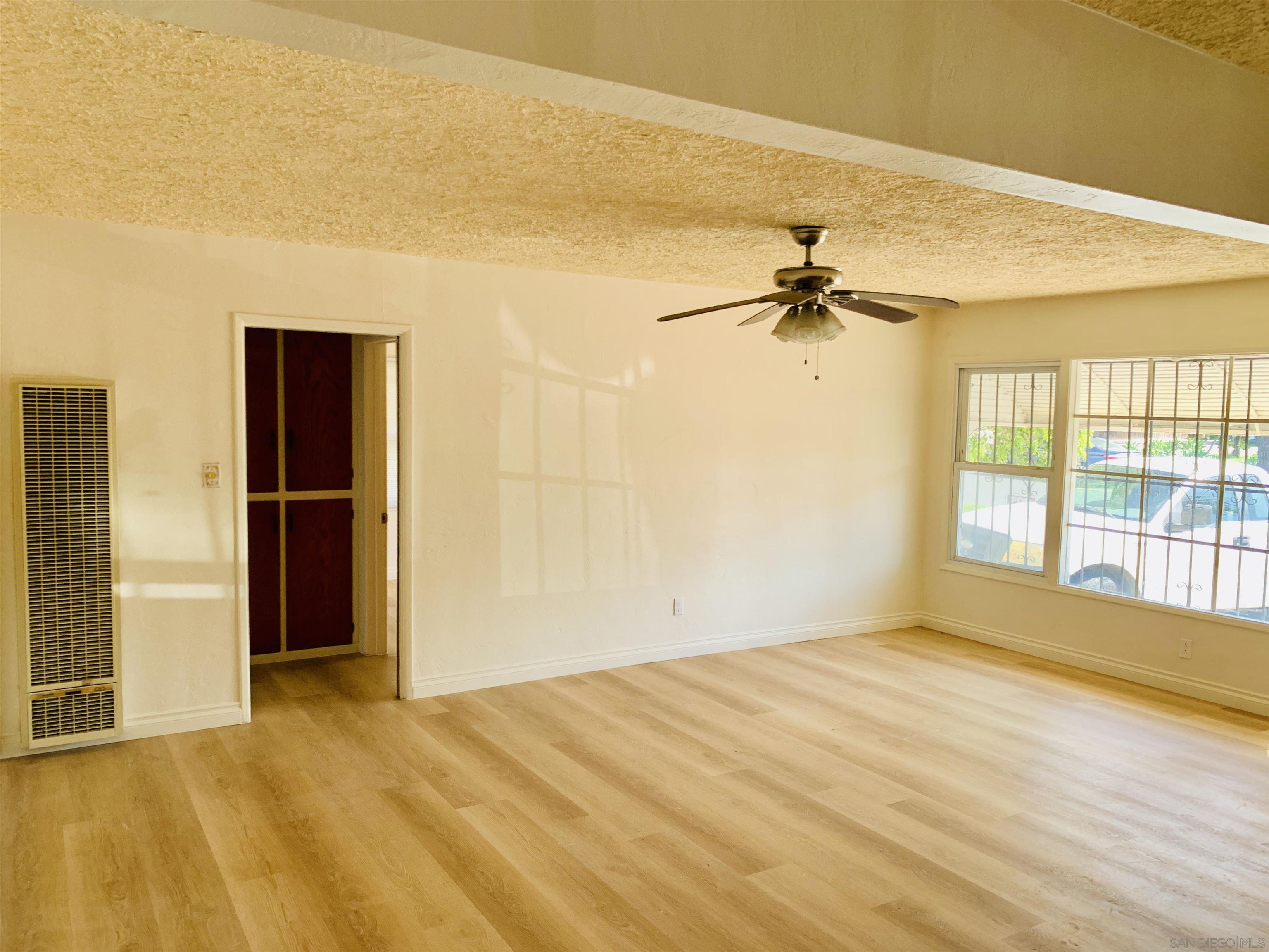 Detail Gallery Image 6 of 23 For 445  J St, Chula Vista,  CA 91910 - 3 Beds | 1 Baths