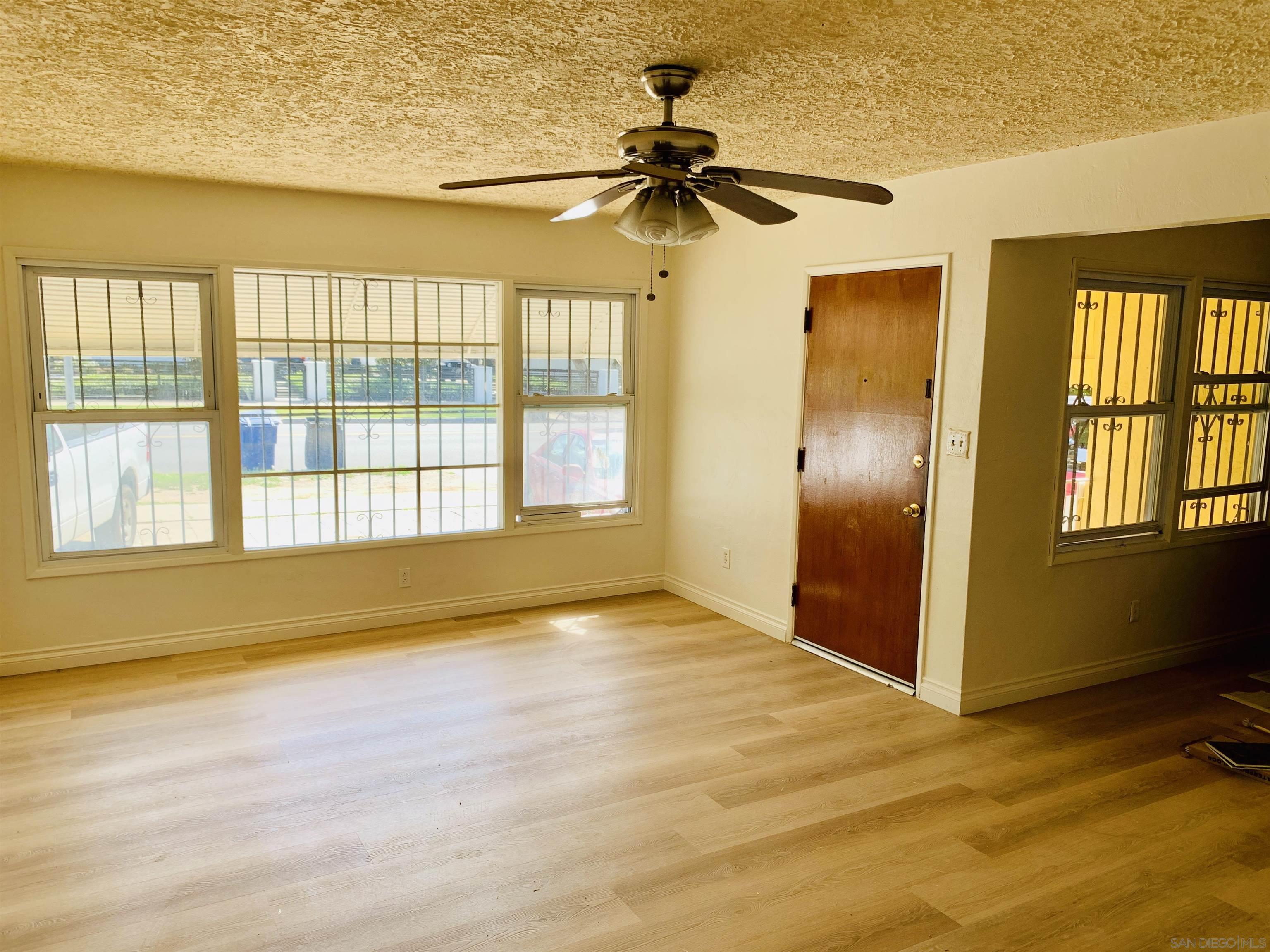 Detail Gallery Image 7 of 23 For 445  J St, Chula Vista,  CA 91910 - 3 Beds | 1 Baths