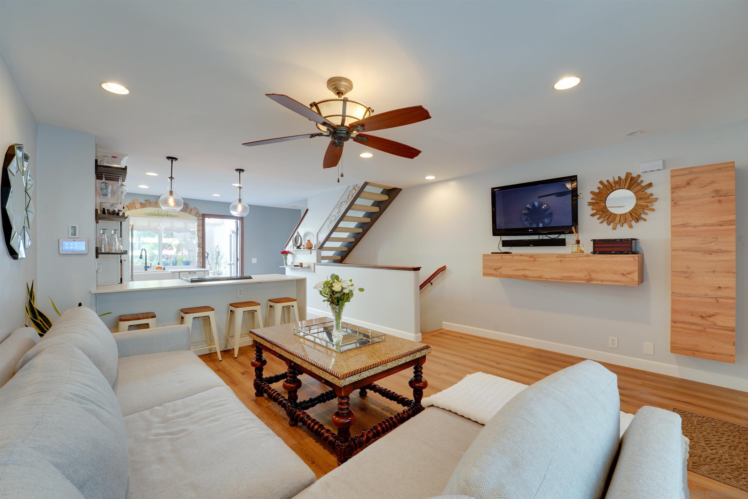 Detail Gallery Image 4 of 18 For 8490  via Sonoma  #11,  La Jolla,  CA 92037 - 2 Beds | 1 Baths