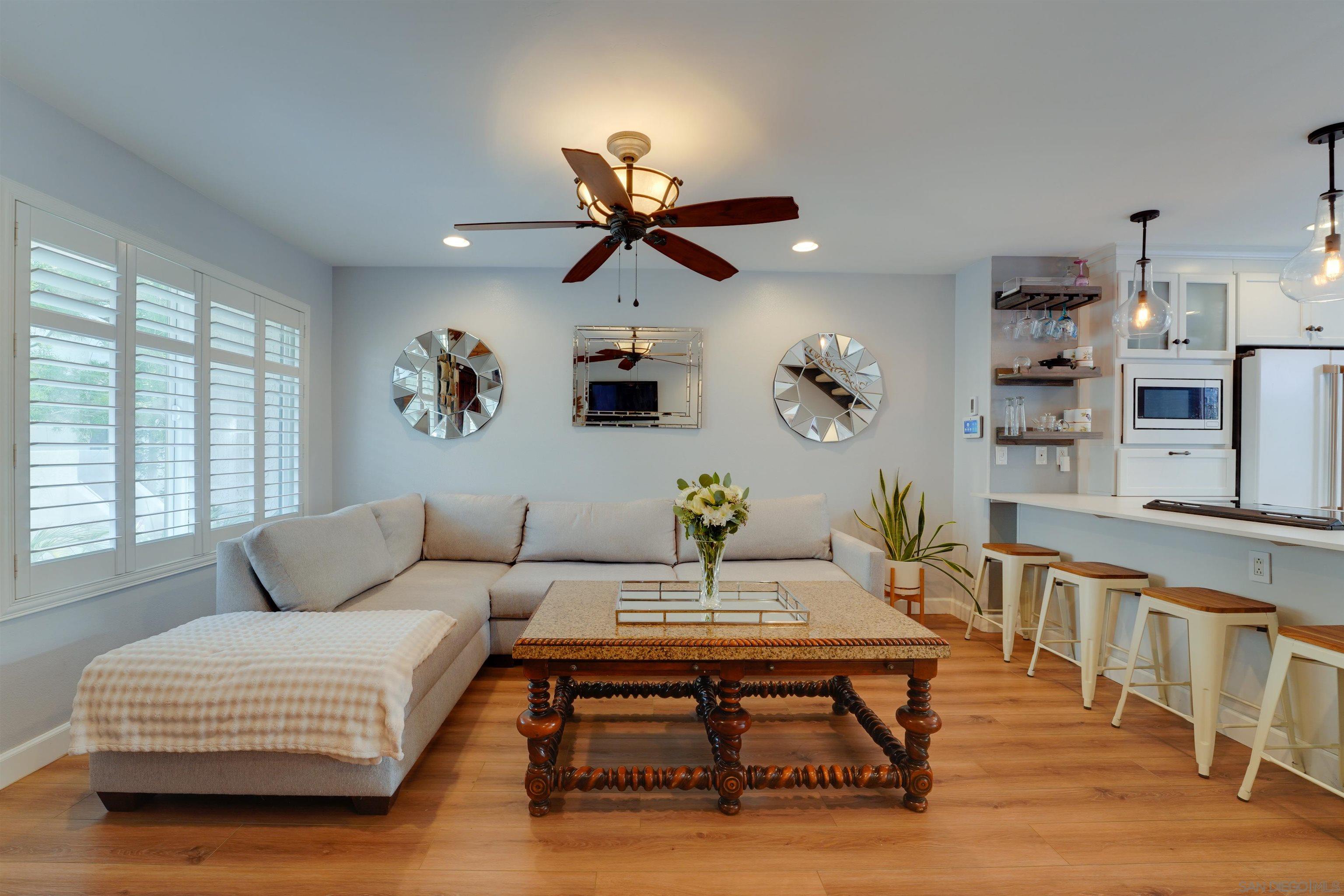 Detail Gallery Image 5 of 18 For 8490  via Sonoma  #11,  La Jolla,  CA 92037 - 2 Beds | 1 Baths