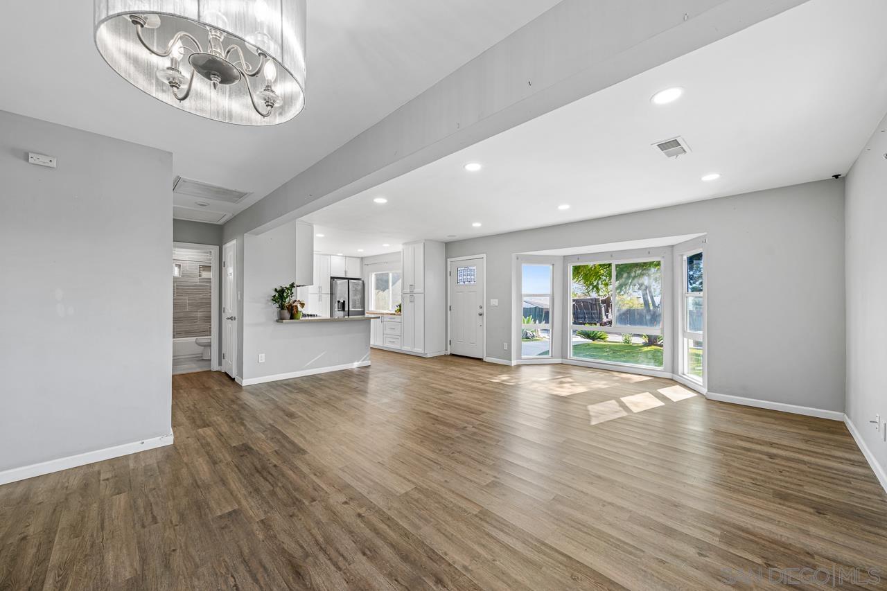 Detail Gallery Image 14 of 30 For 1395 S Somermont Dr., El Cajon,  CA 92021 - 4 Beds | 3 Baths