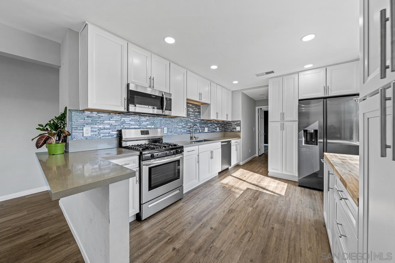 Detail Gallery Image 6 of 30 For 1395 S Somermont Dr., El Cajon,  CA 92021 - 4 Beds | 3 Baths