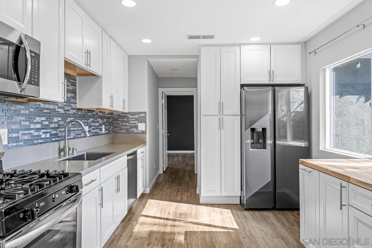 Detail Gallery Image 7 of 30 For 1395 S Somermont Dr., El Cajon,  CA 92021 - 4 Beds | 3 Baths