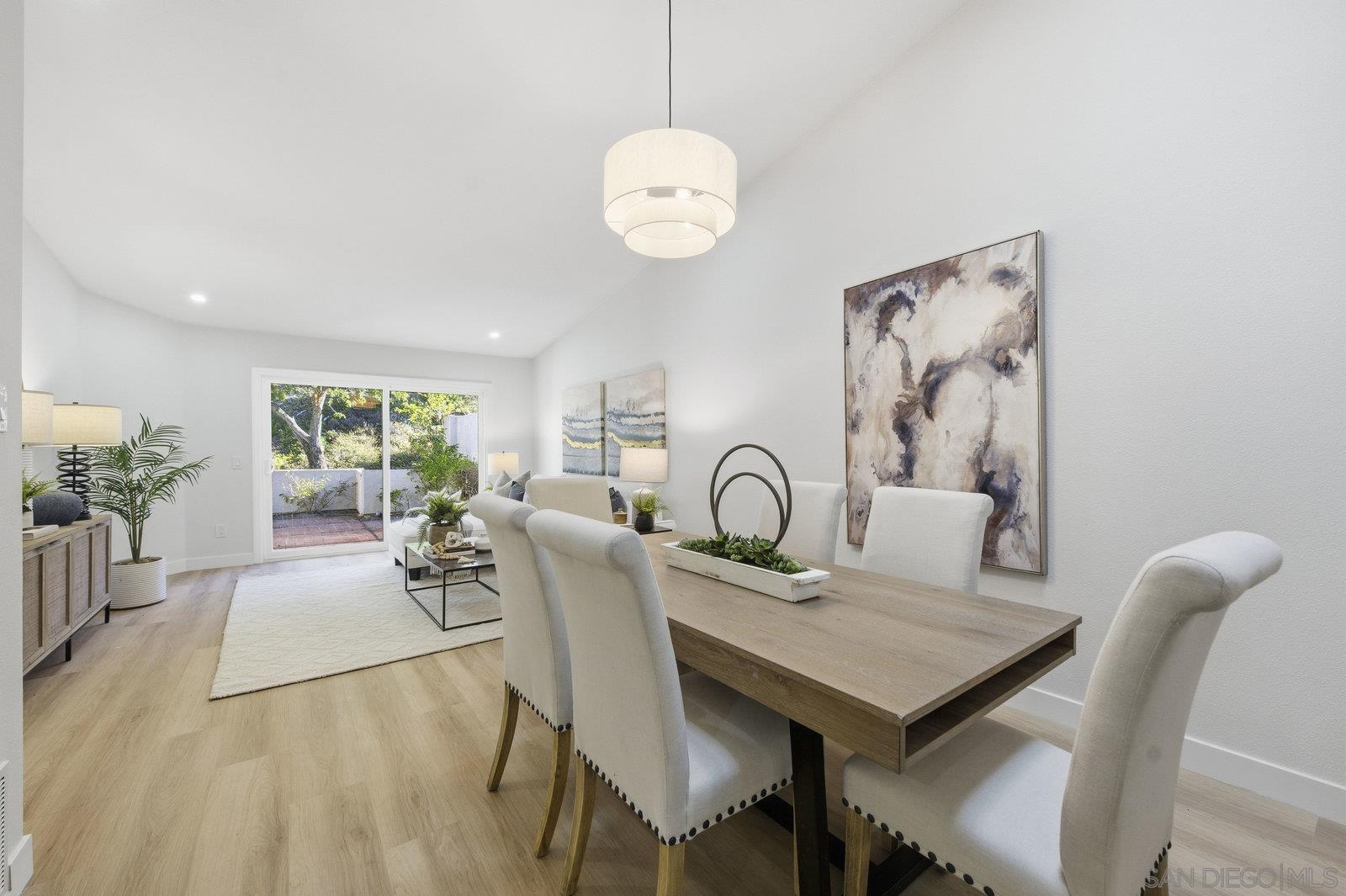 Detail Gallery Image 2 of 39 For 18023  Avenida Alozdra, San Diego,  CA 92128 - 2 Beds | 2 Baths