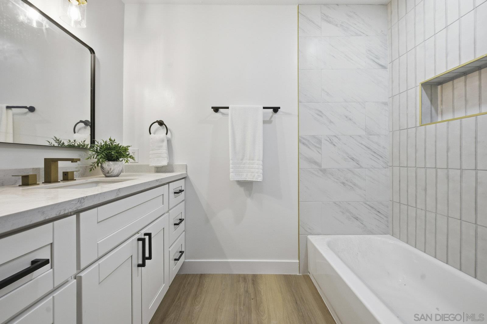 Detail Gallery Image 11 of 39 For 18023  Avenida Alozdra, San Diego,  CA 92128 - 2 Beds | 2 Baths