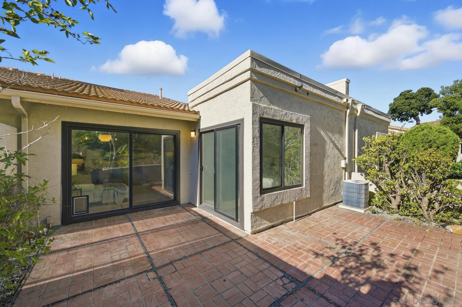 Detail Gallery Image 22 of 39 For 18023  Avenida Alozdra, San Diego,  CA 92128 - 2 Beds | 2 Baths