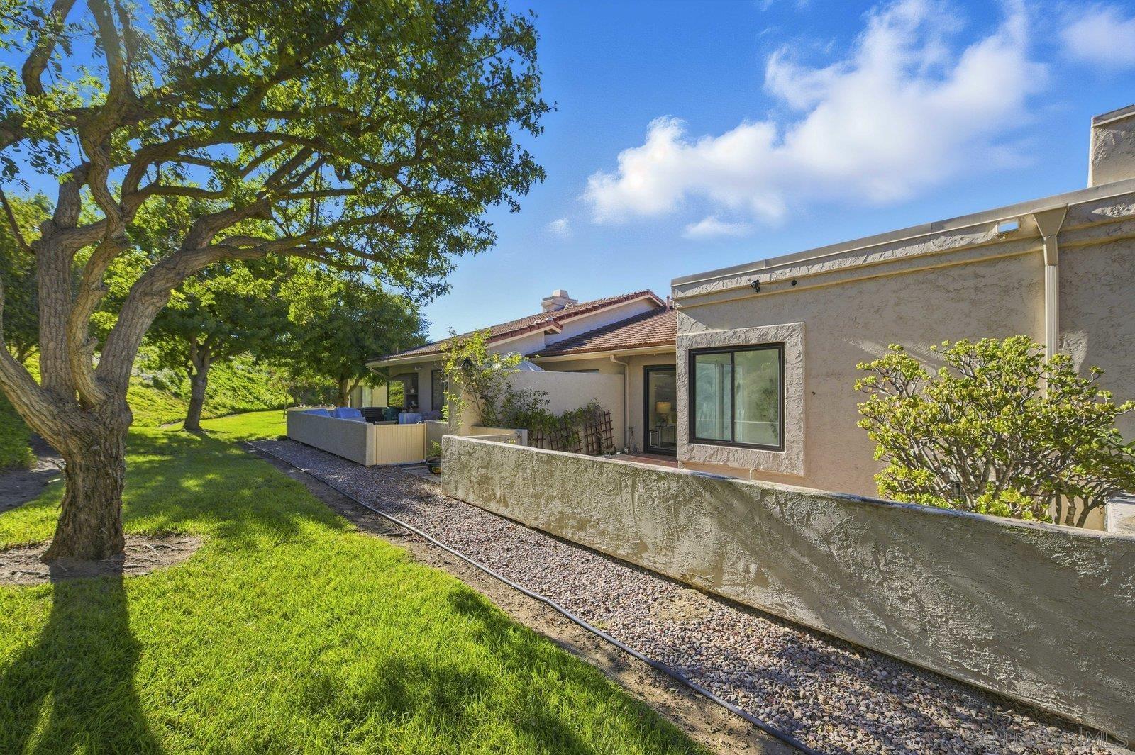 Detail Gallery Image 23 of 39 For 18023  Avenida Alozdra, San Diego,  CA 92128 - 2 Beds | 2 Baths