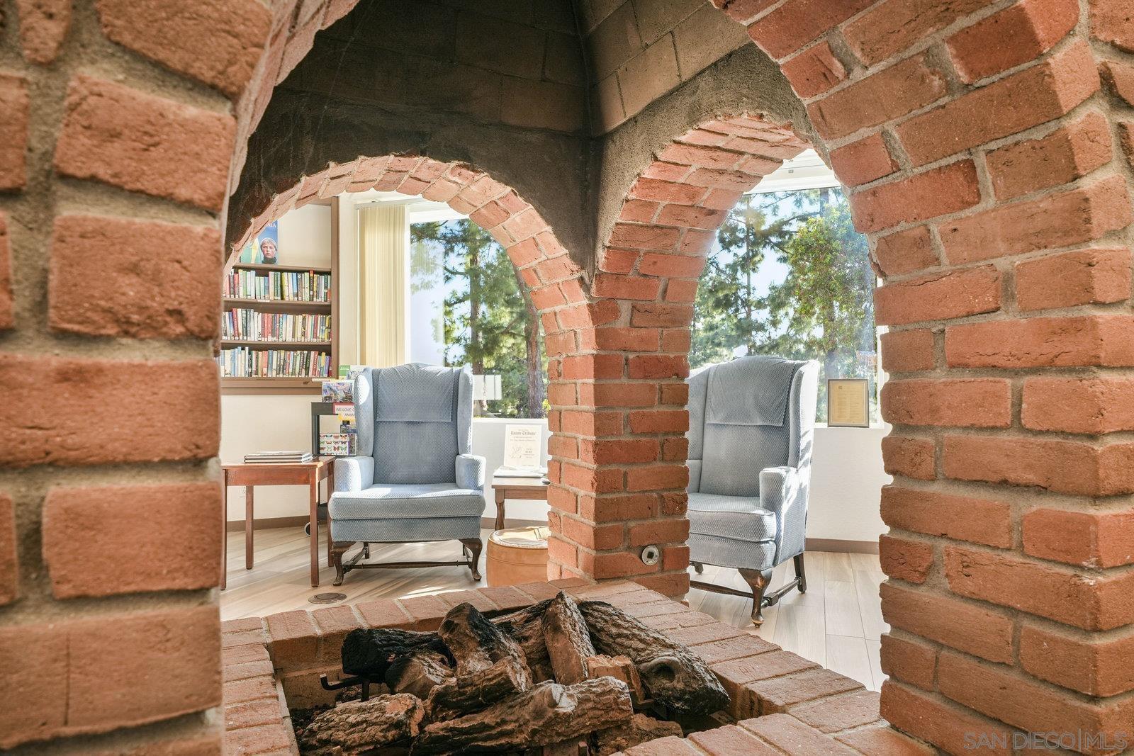 Detail Gallery Image 33 of 39 For 18023  Avenida Alozdra, San Diego,  CA 92128 - 2 Beds | 2 Baths