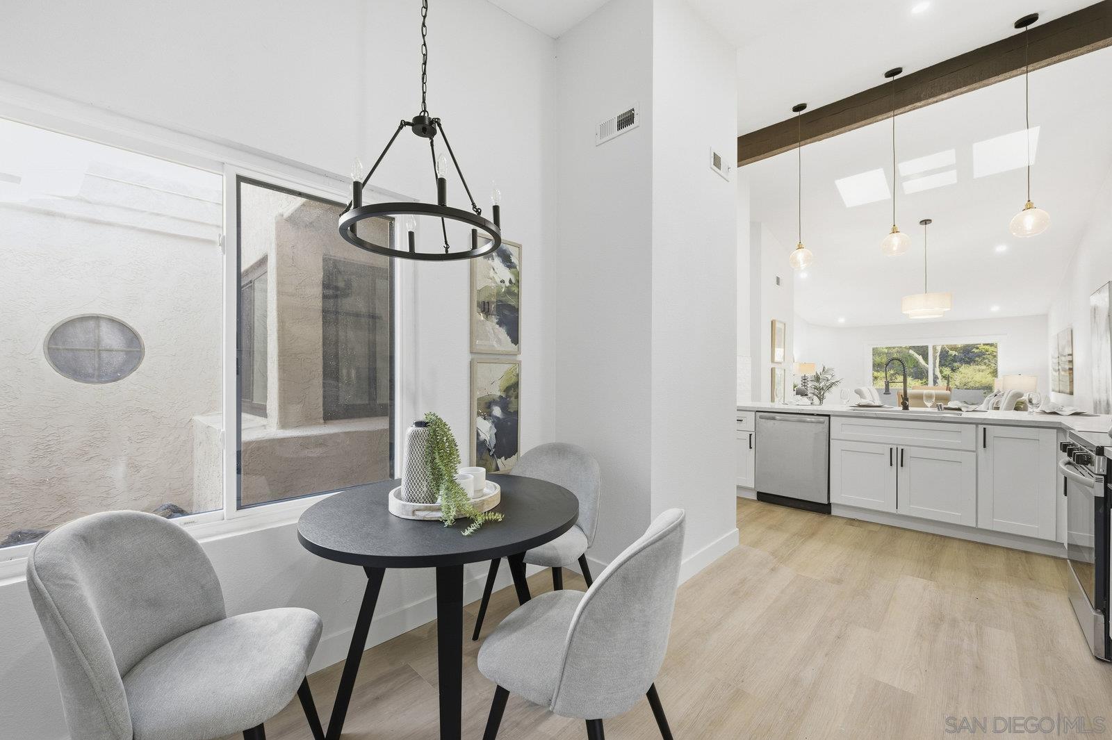 Detail Gallery Image 5 of 39 For 18023  Avenida Alozdra, San Diego,  CA 92128 - 2 Beds | 2 Baths