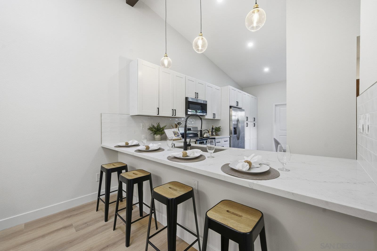 Detail Gallery Image 8 of 39 For 18023  Avenida Alozdra, San Diego,  CA 92128 - 2 Beds | 2 Baths