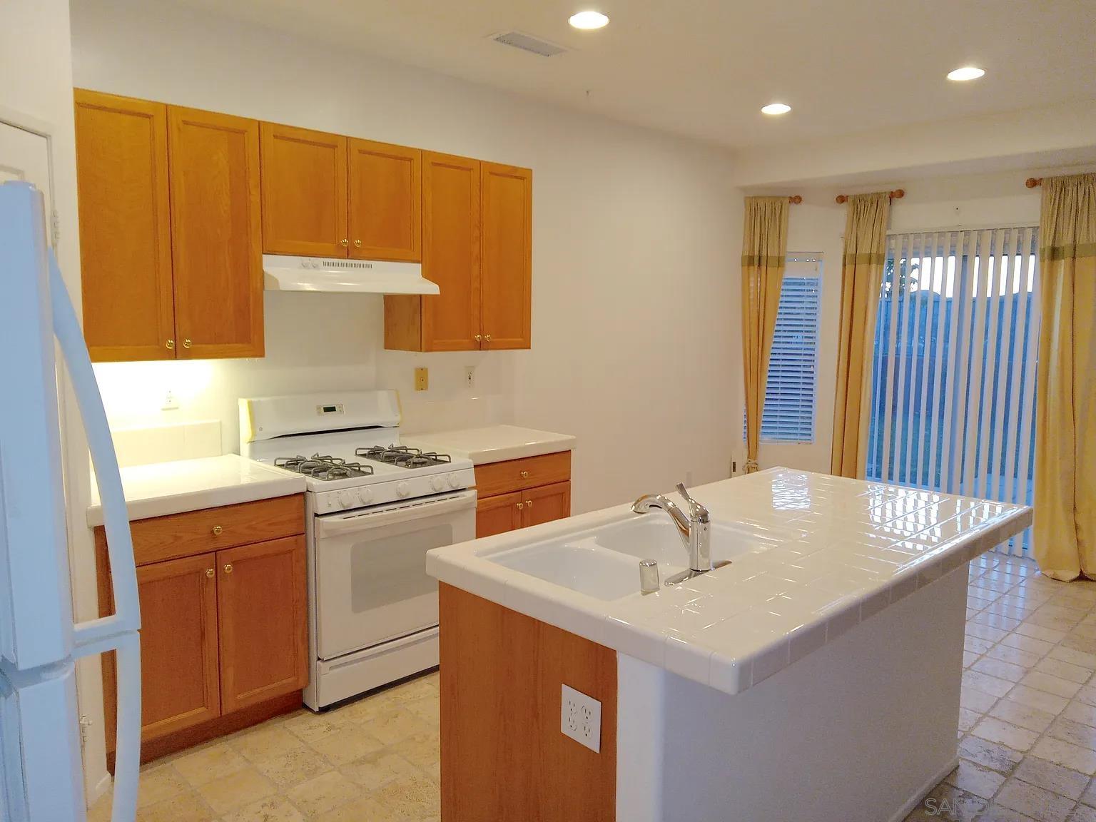 Detail Gallery Image 8 of 26 For 905  Glendora, Oceanside,  CA 92057 - 3 Beds | 2 Baths