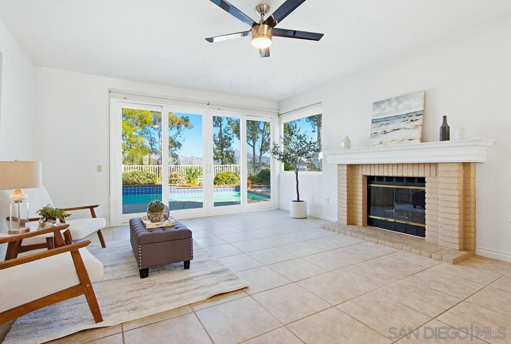 Detail Gallery Image 11 of 53 For 12316  Avenida Consentido, San Diego,  CA 92128 - 4 Beds | 2/1 Baths