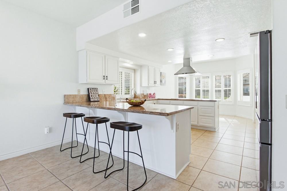 Detail Gallery Image 14 of 53 For 12316  Avenida Consentido, San Diego,  CA 92128 - 4 Beds | 2/1 Baths