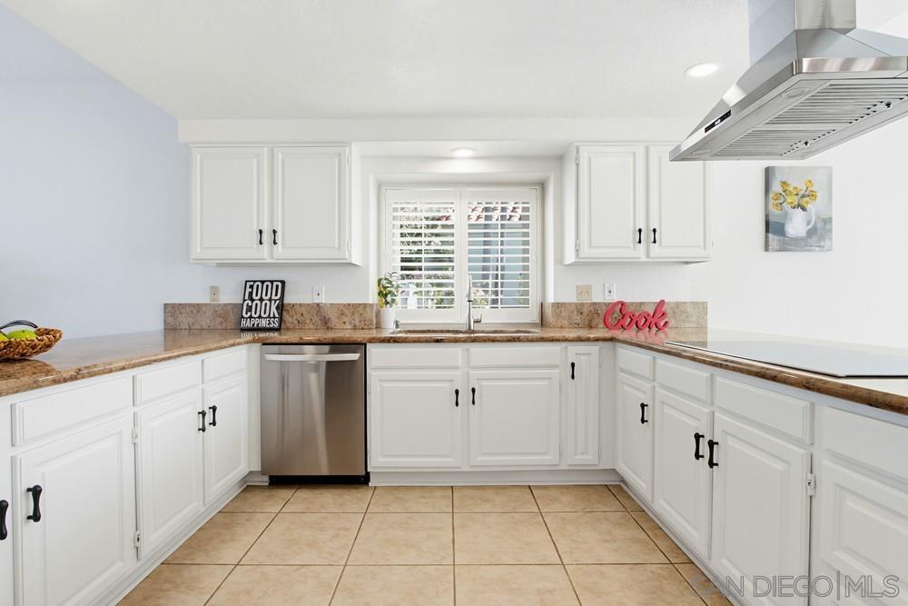 Detail Gallery Image 16 of 53 For 12316  Avenida Consentido, San Diego,  CA 92128 - 4 Beds | 2/1 Baths