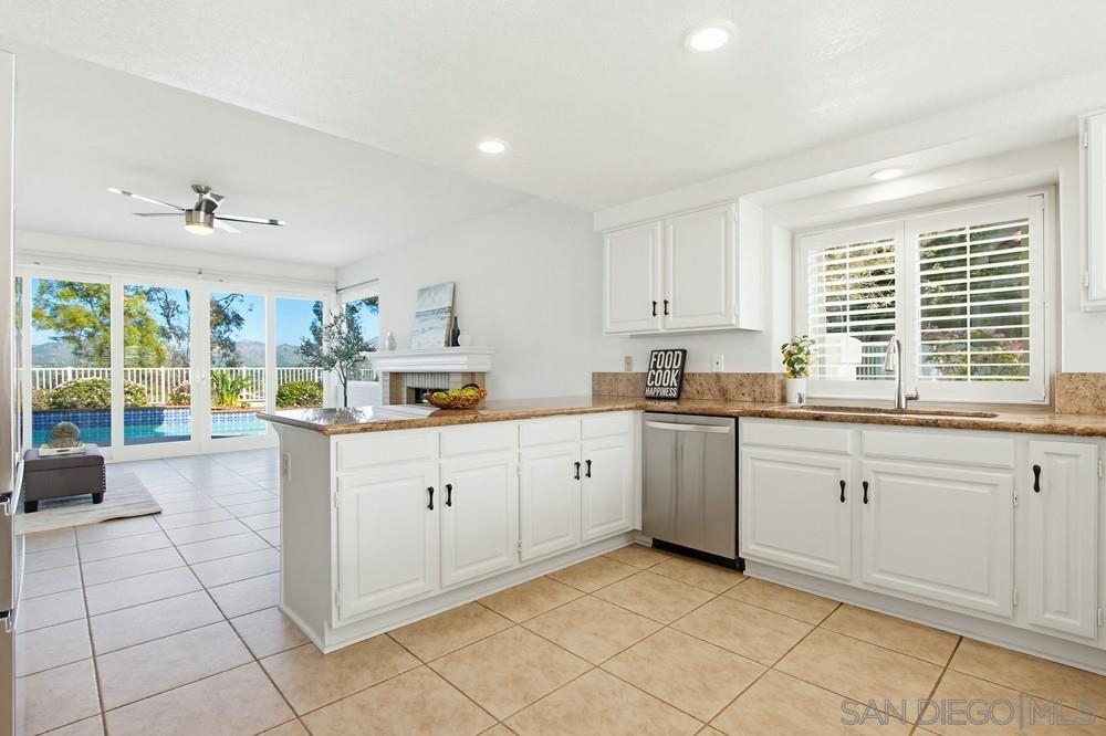 Detail Gallery Image 19 of 53 For 12316  Avenida Consentido, San Diego,  CA 92128 - 4 Beds | 2/1 Baths