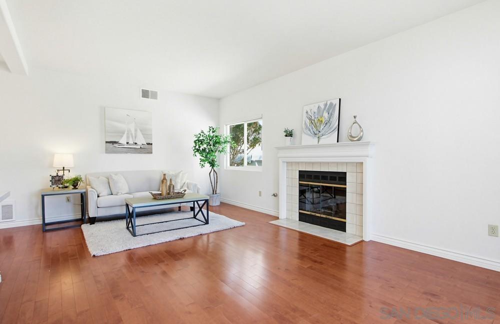 Detail Gallery Image 6 of 53 For 12316  Avenida Consentido, San Diego,  CA 92128 - 4 Beds | 2/1 Baths