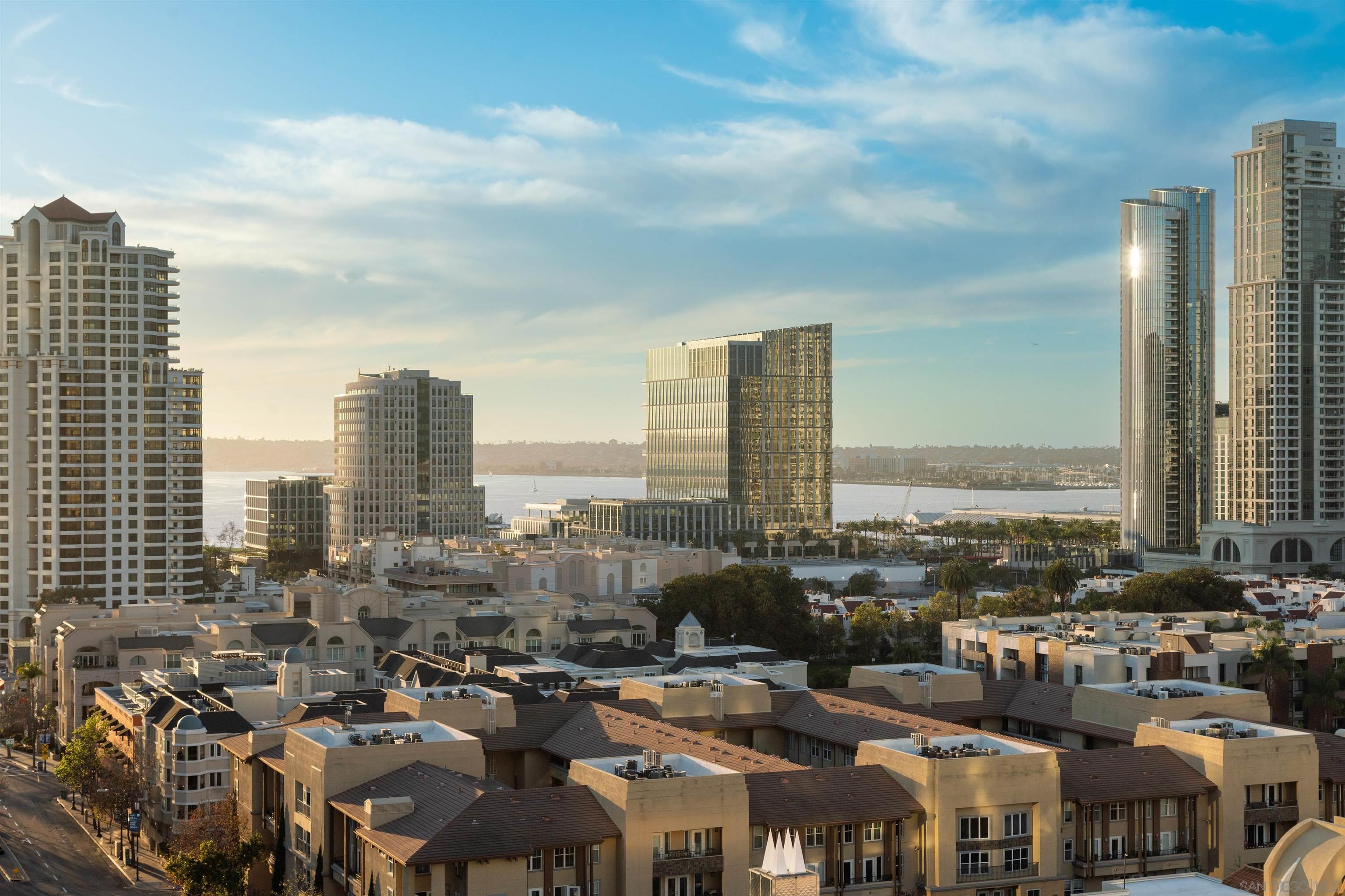 Detail Gallery Image 2 of 59 For 555  Front St.  #1501,  San Diego,  CA 92101 - 2 Beds | 2 Baths