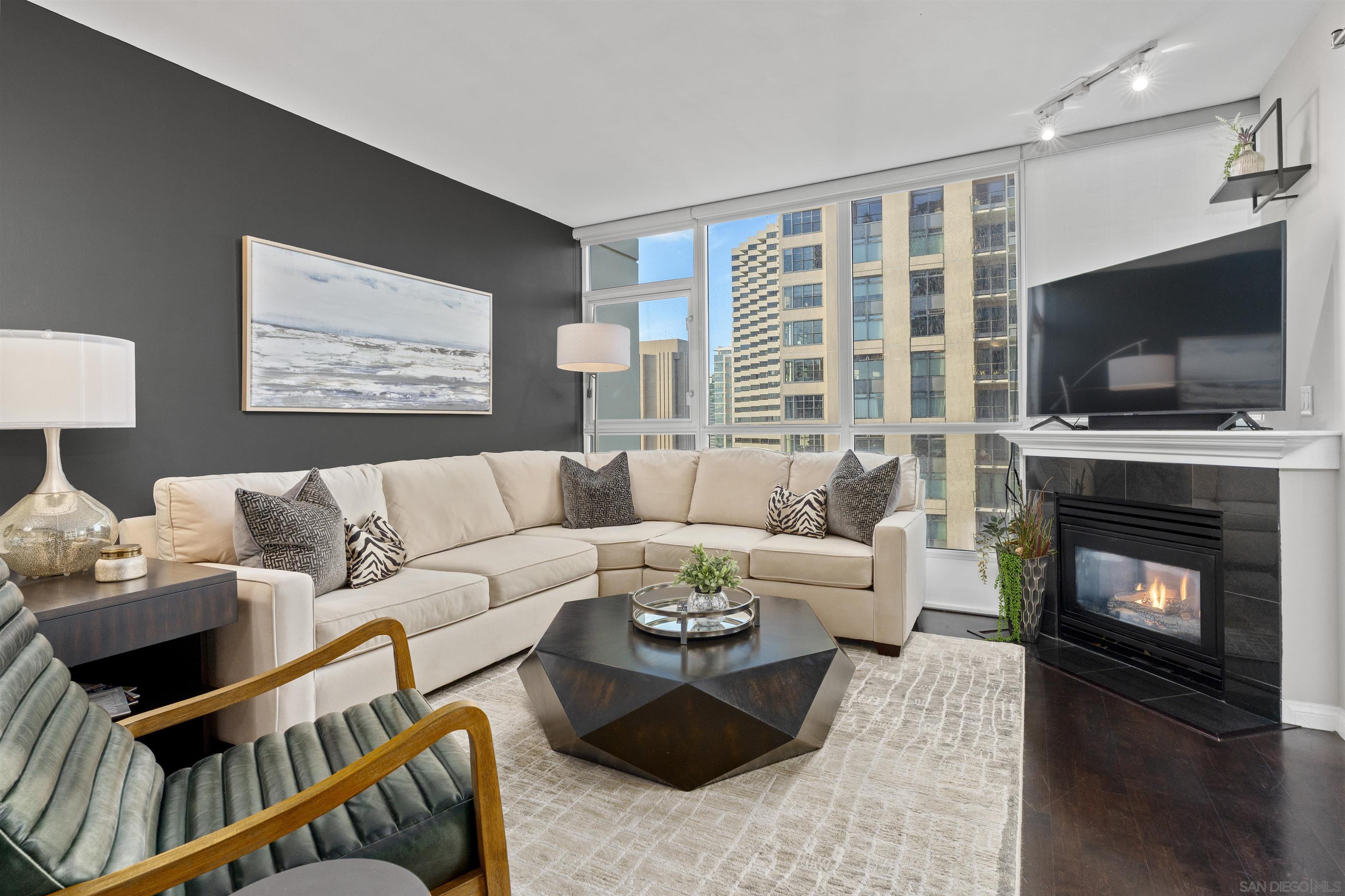 Detail Gallery Image 12 of 59 For 555  Front St.  #1501,  San Diego,  CA 92101 - 2 Beds | 2 Baths