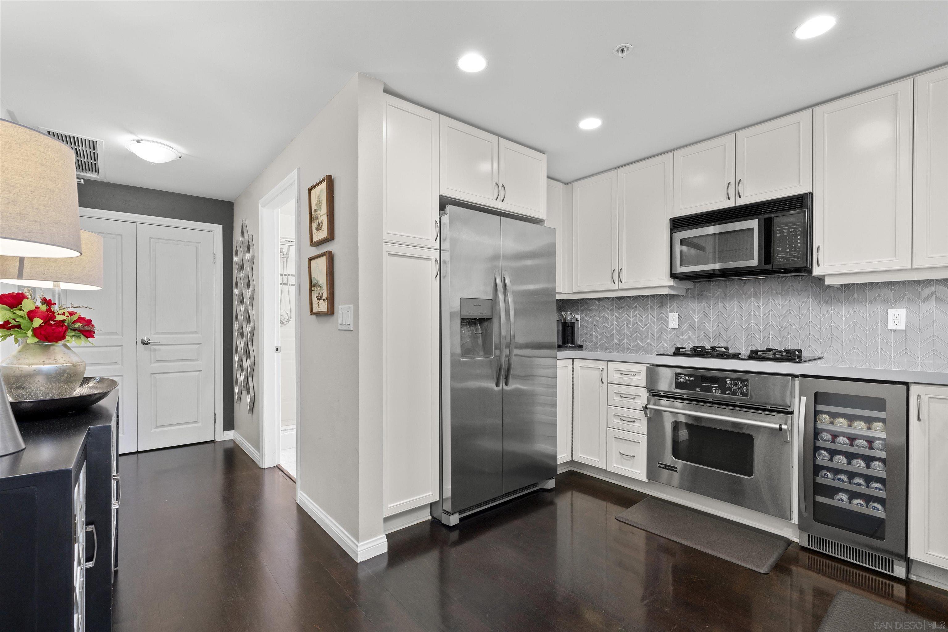 Detail Gallery Image 3 of 59 For 555  Front St.  #1501,  San Diego,  CA 92101 - 2 Beds | 2 Baths