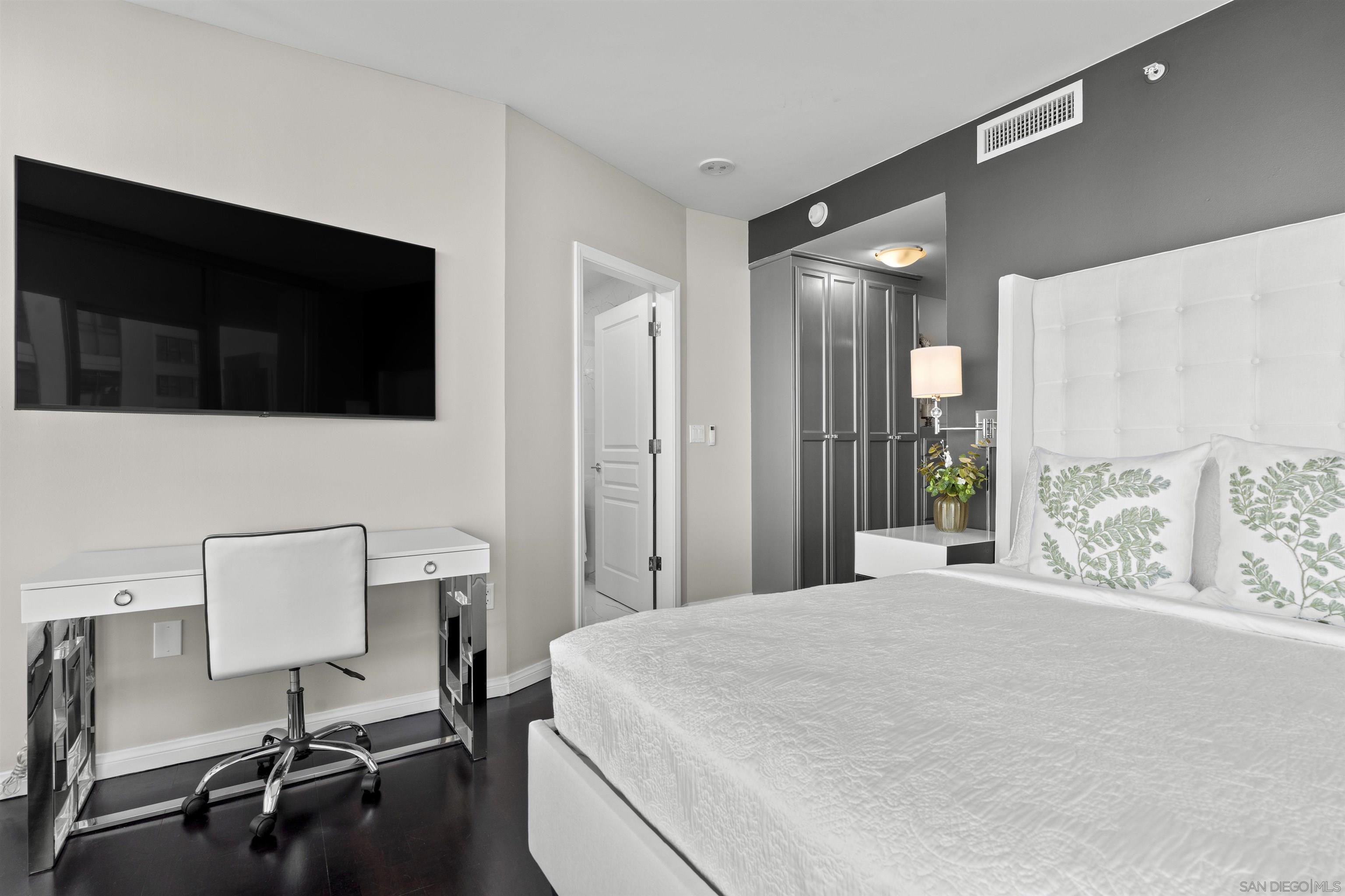 Detail Gallery Image 26 of 59 For 555  Front St.  #1501,  San Diego,  CA 92101 - 2 Beds | 2 Baths