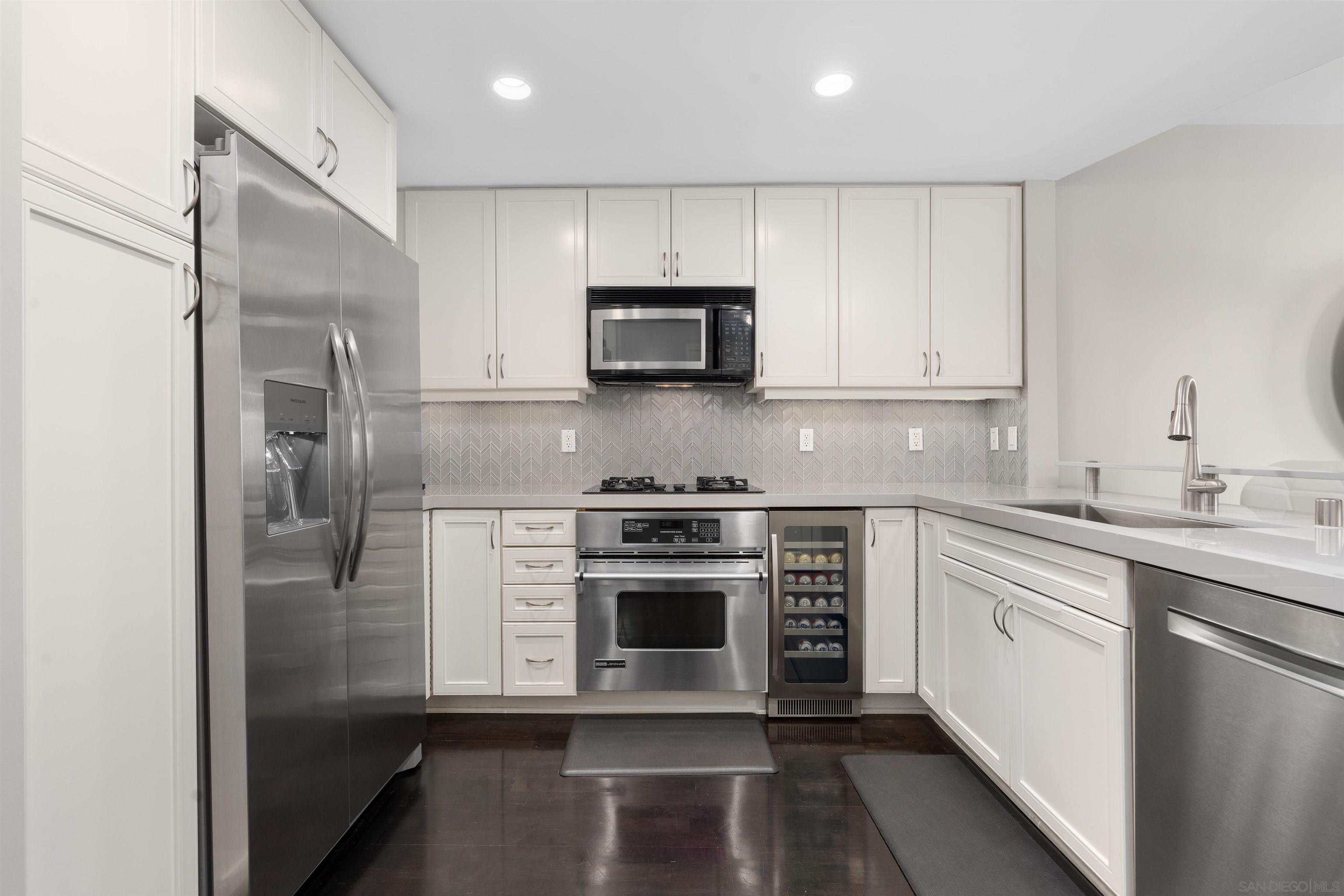 Detail Gallery Image 4 of 59 For 555  Front St.  #1501,  San Diego,  CA 92101 - 2 Beds | 2 Baths