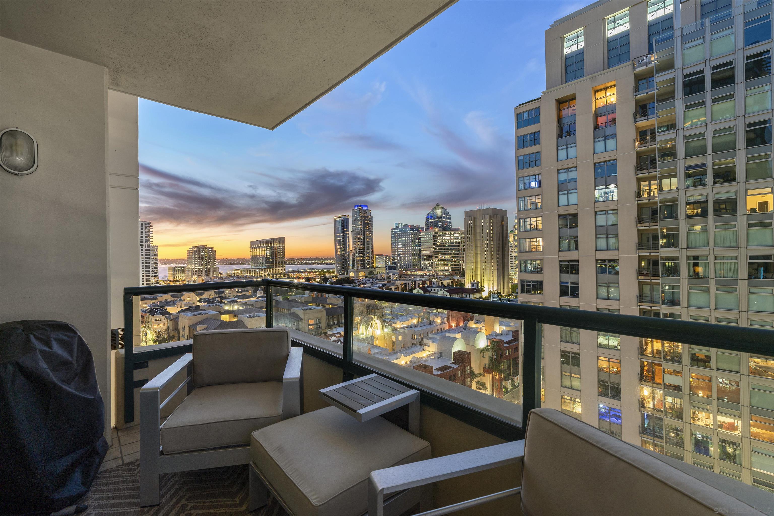 Detail Gallery Image 36 of 59 For 555  Front St.  #1501,  San Diego,  CA 92101 - 2 Beds | 2 Baths