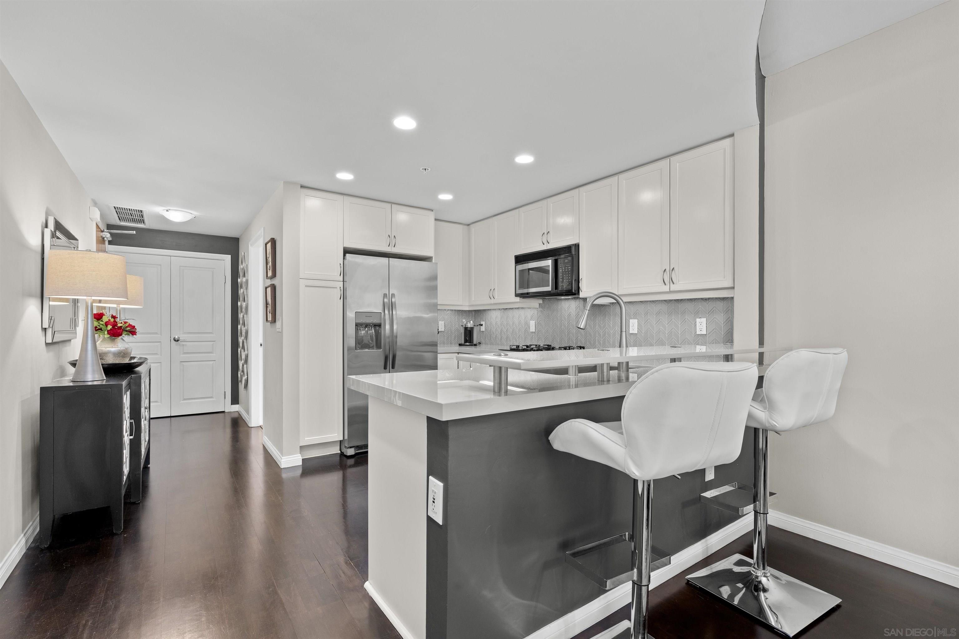 Detail Gallery Image 6 of 59 For 555  Front St.  #1501,  San Diego,  CA 92101 - 2 Beds | 2 Baths