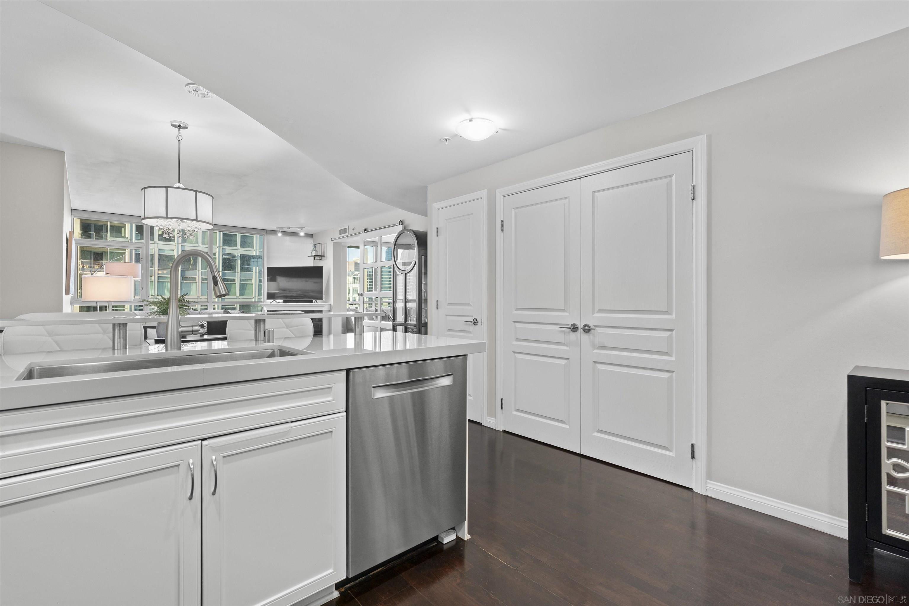 Detail Gallery Image 7 of 59 For 555  Front St.  #1501,  San Diego,  CA 92101 - 2 Beds | 2 Baths