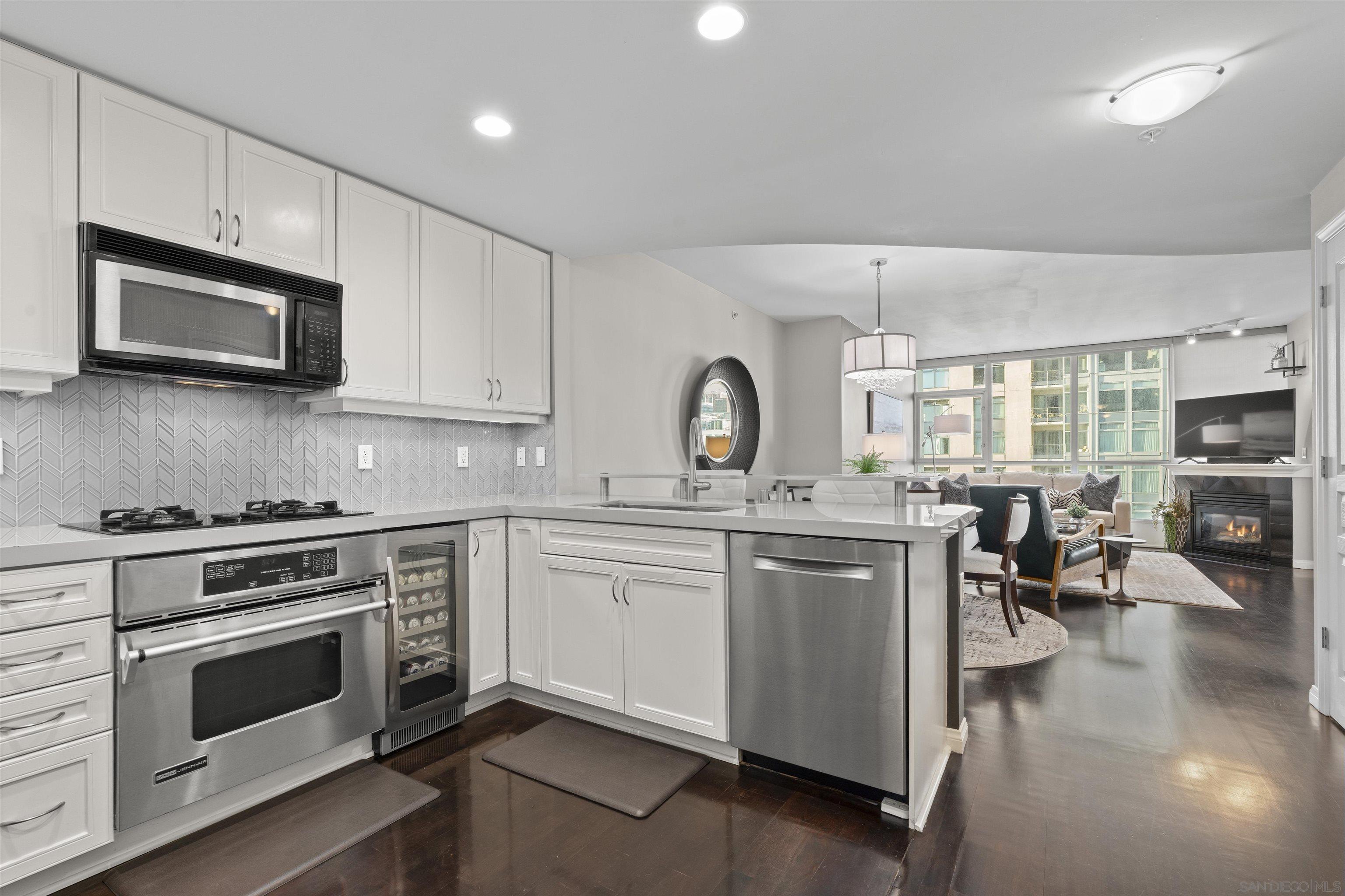 Detail Gallery Image 8 of 59 For 555  Front St.  #1501,  San Diego,  CA 92101 - 2 Beds | 2 Baths