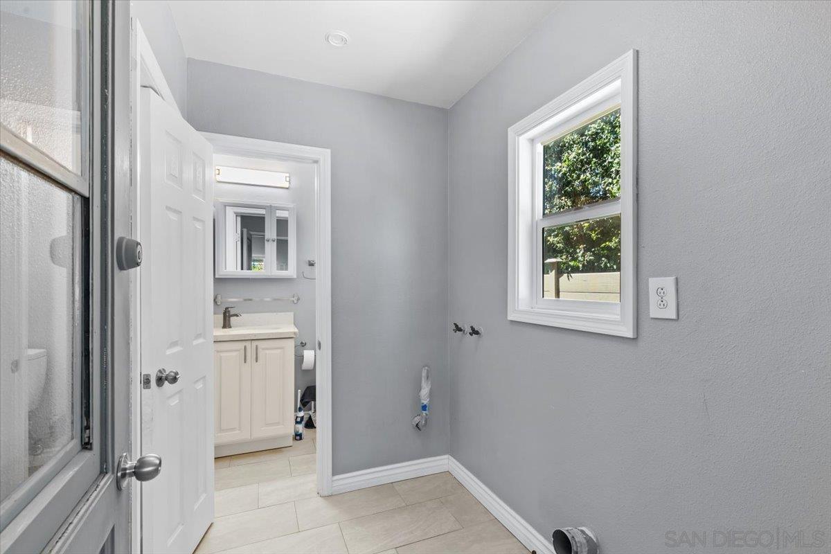 Detail Gallery Image 10 of 43 For 7216  Pearson St, La Mesa,  CA 91941 - 4 Beds | 2/1 Baths