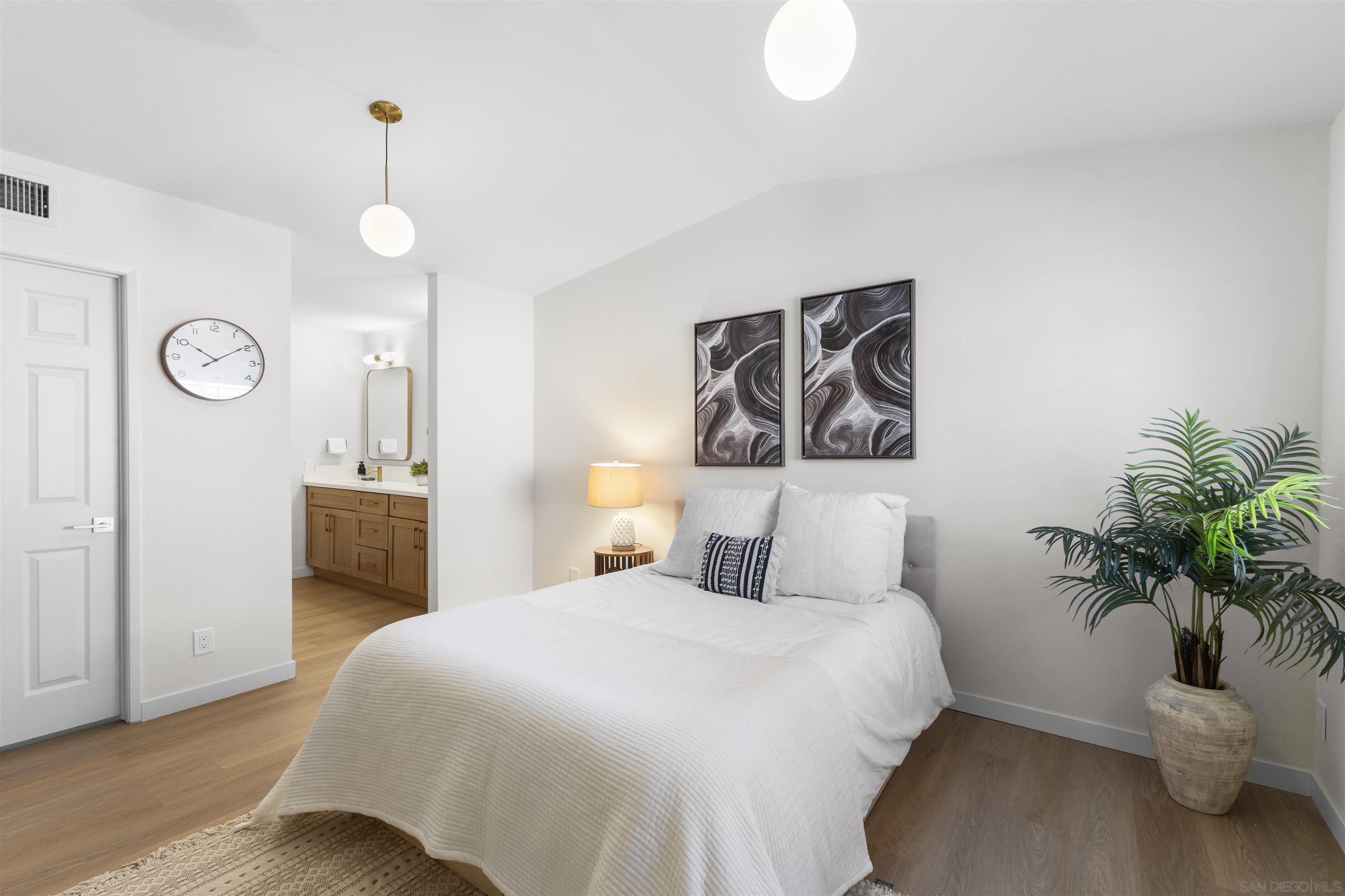 Detail Gallery Image 9 of 21 For 5878  Mission Center  a,  San Diego,  CA 92123 - 2 Beds | 2/1 Baths