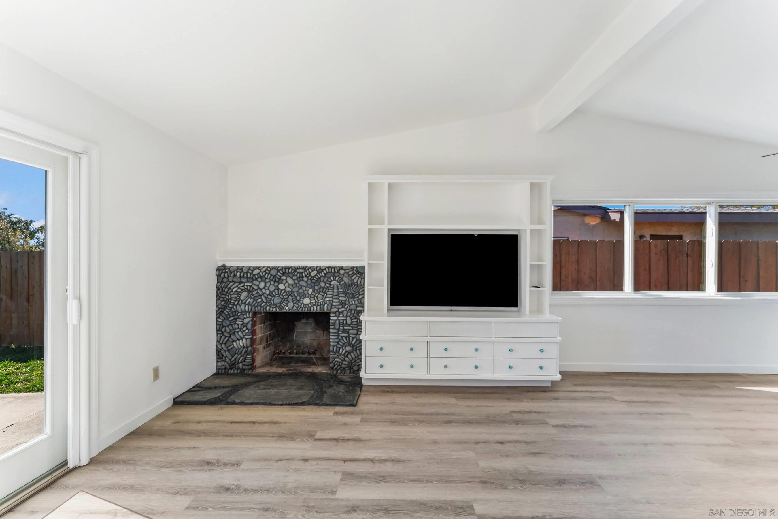 Detail Gallery Image 11 of 21 For 2663  Tonto Way, San Diego,  CA 92117 - 5 Beds | 2 Baths