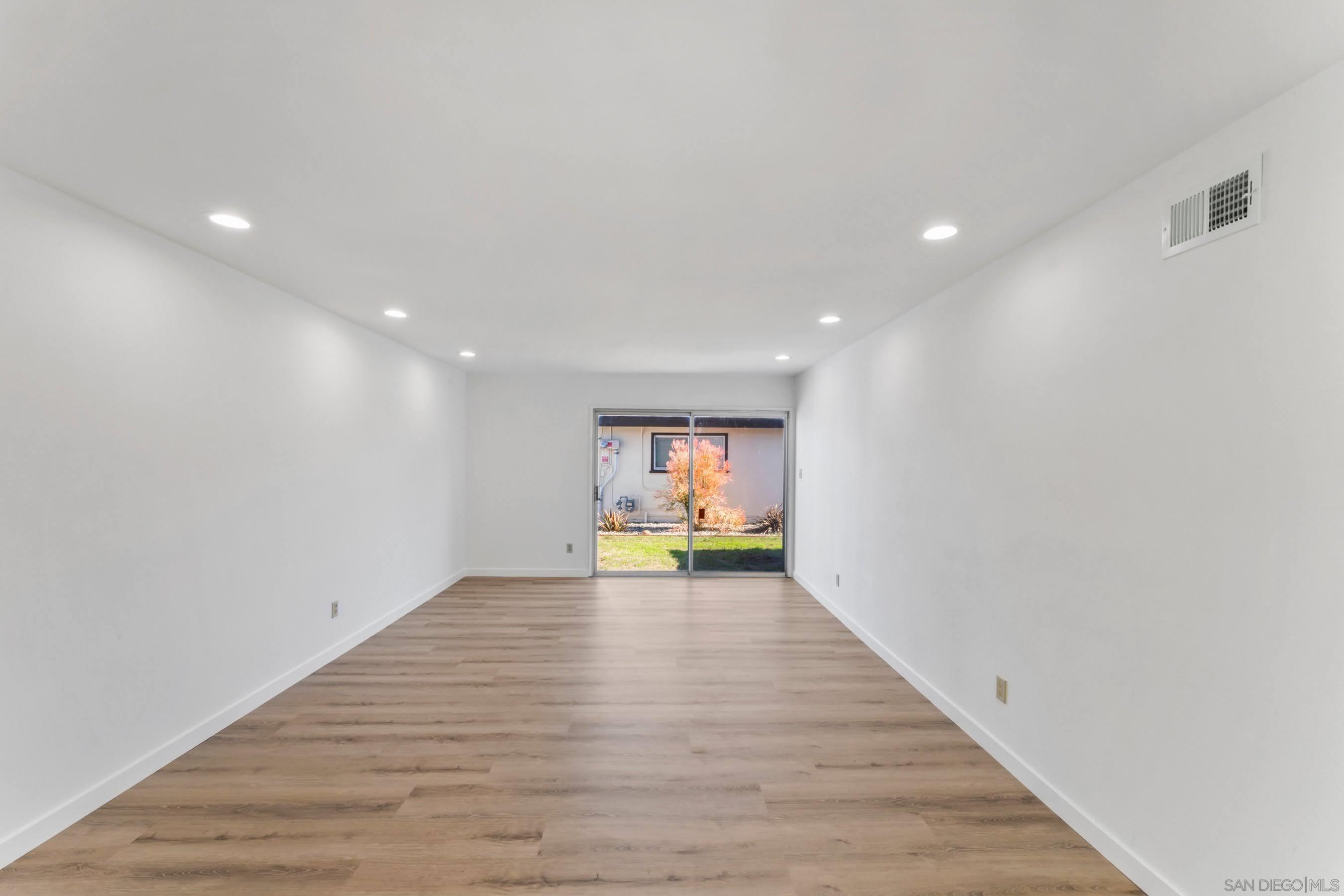 Detail Gallery Image 5 of 23 For 2663  Tonto Way, San Diego,  CA 92117 - 5 Beds | 2 Baths